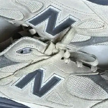 New Balance 990v3 Made in USA Moonbeam Macadamia Nut 착용 스타일