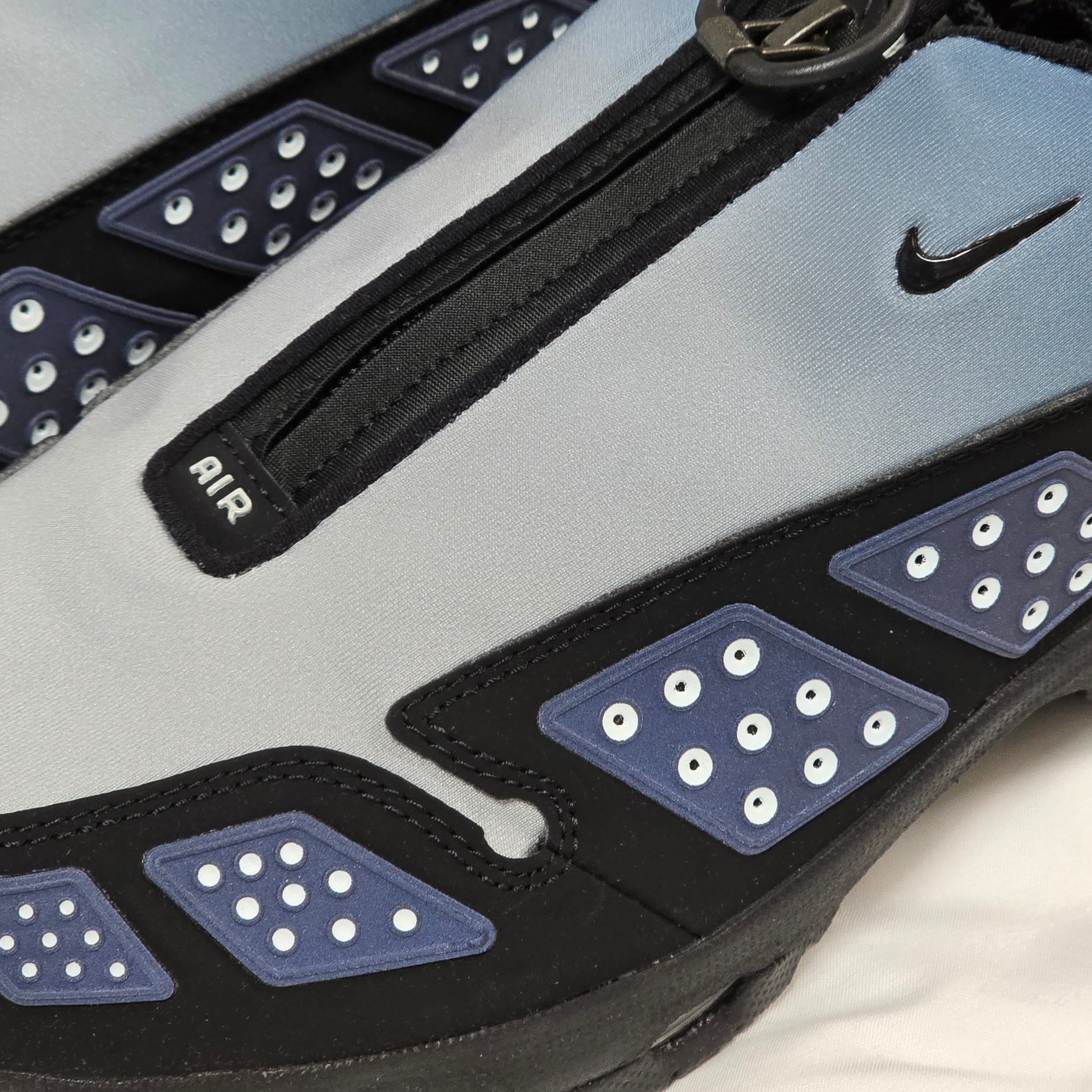 (W) Nike Air Max SNDR Grey Haze and Obsidian 착용 스타일