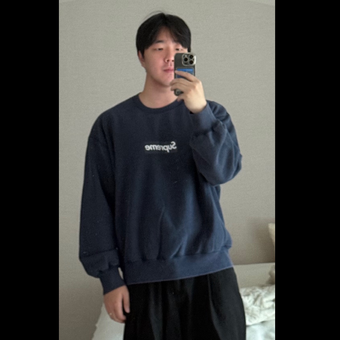 Supreme Washed Box Logo Crewneck Navy - 25SS 착용 스타일