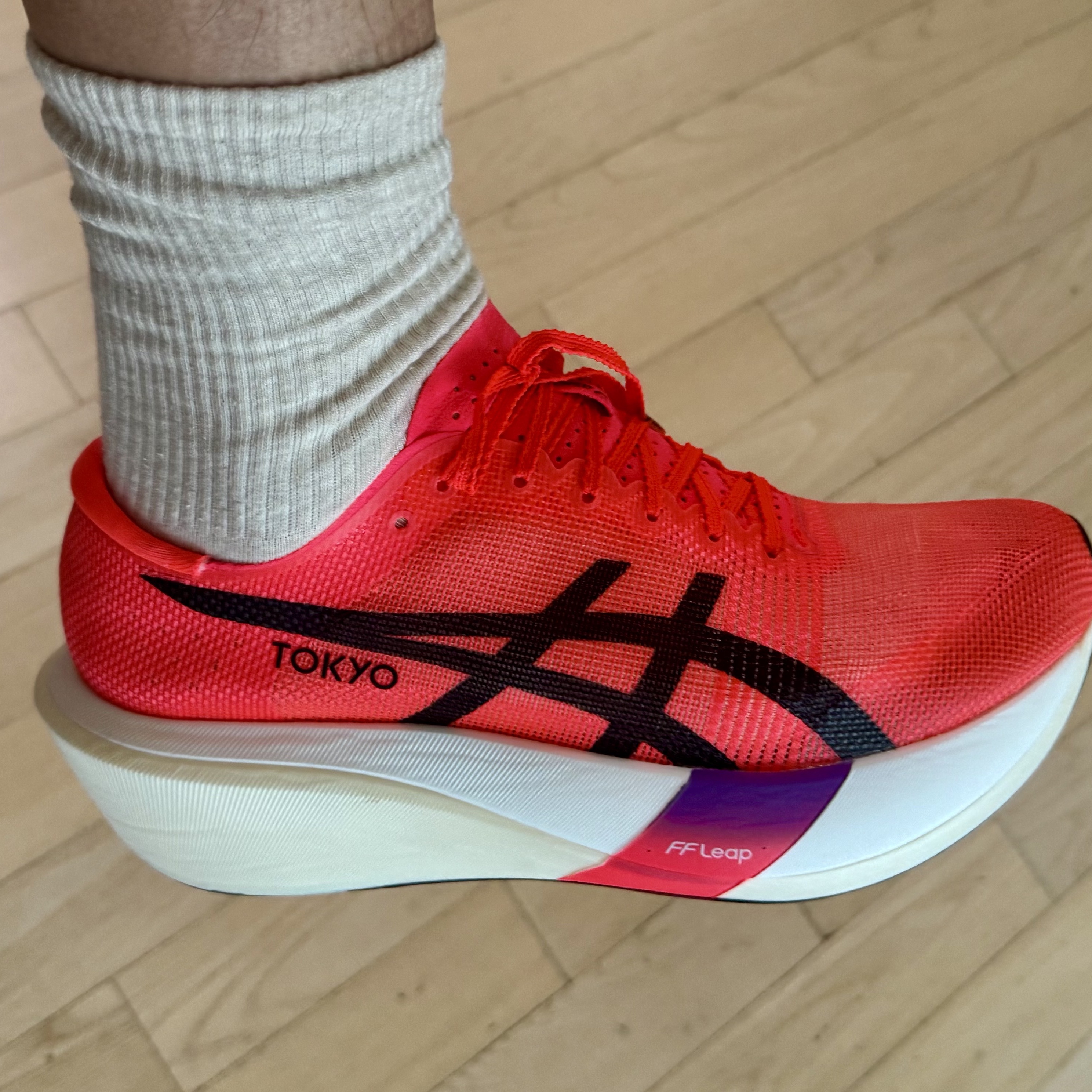 Asics Metaspeed Edge Tokyo Flash Red Black 착용 스타일