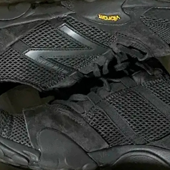 New Balance Minimus MT10O Black Castlerock 착용 스타일