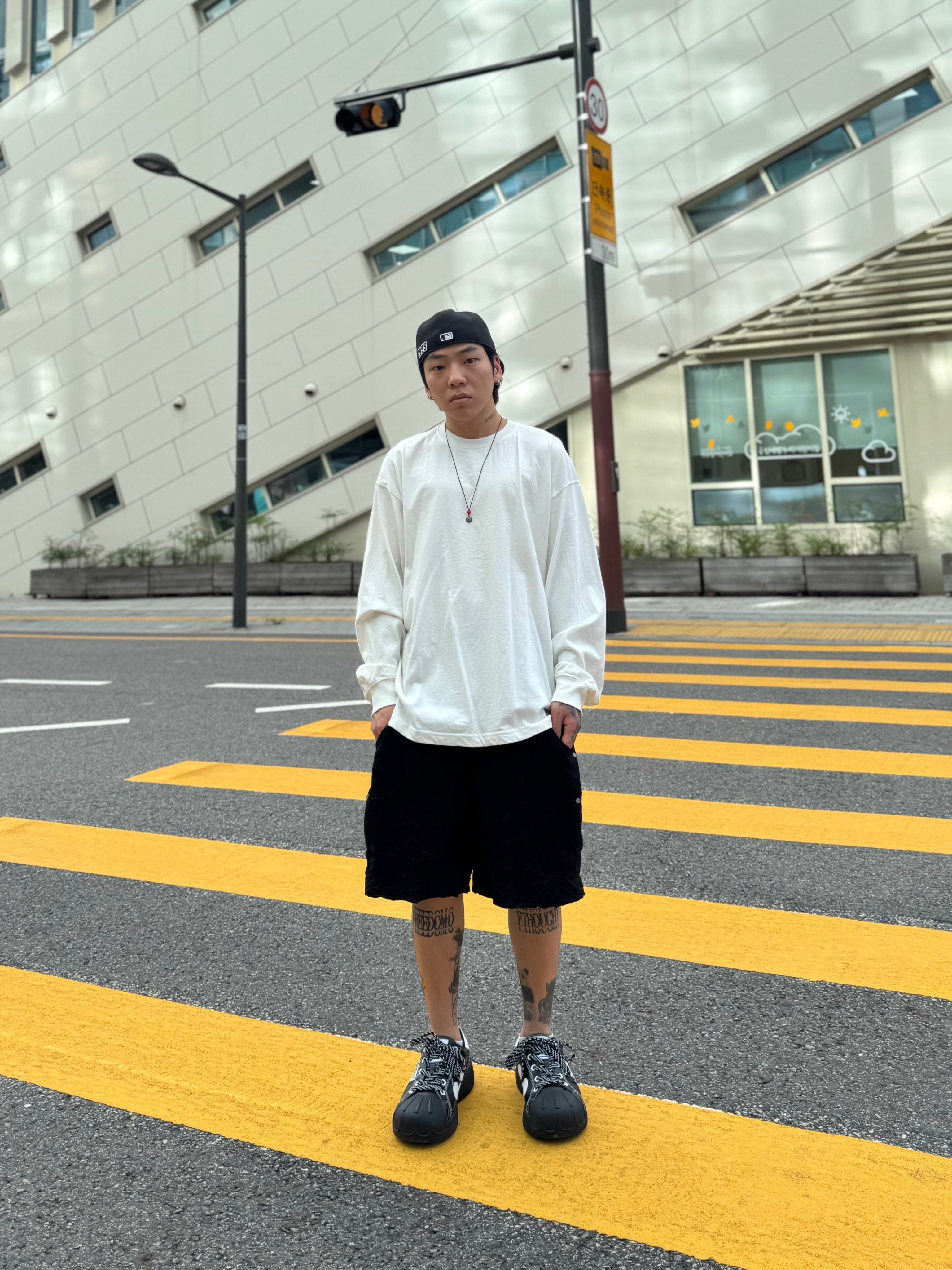 Wapworks Crease Baggy Shorts, New Era 59Fifty MLB Authentic New York Yankees Game Navy 착용 스타일 - 1