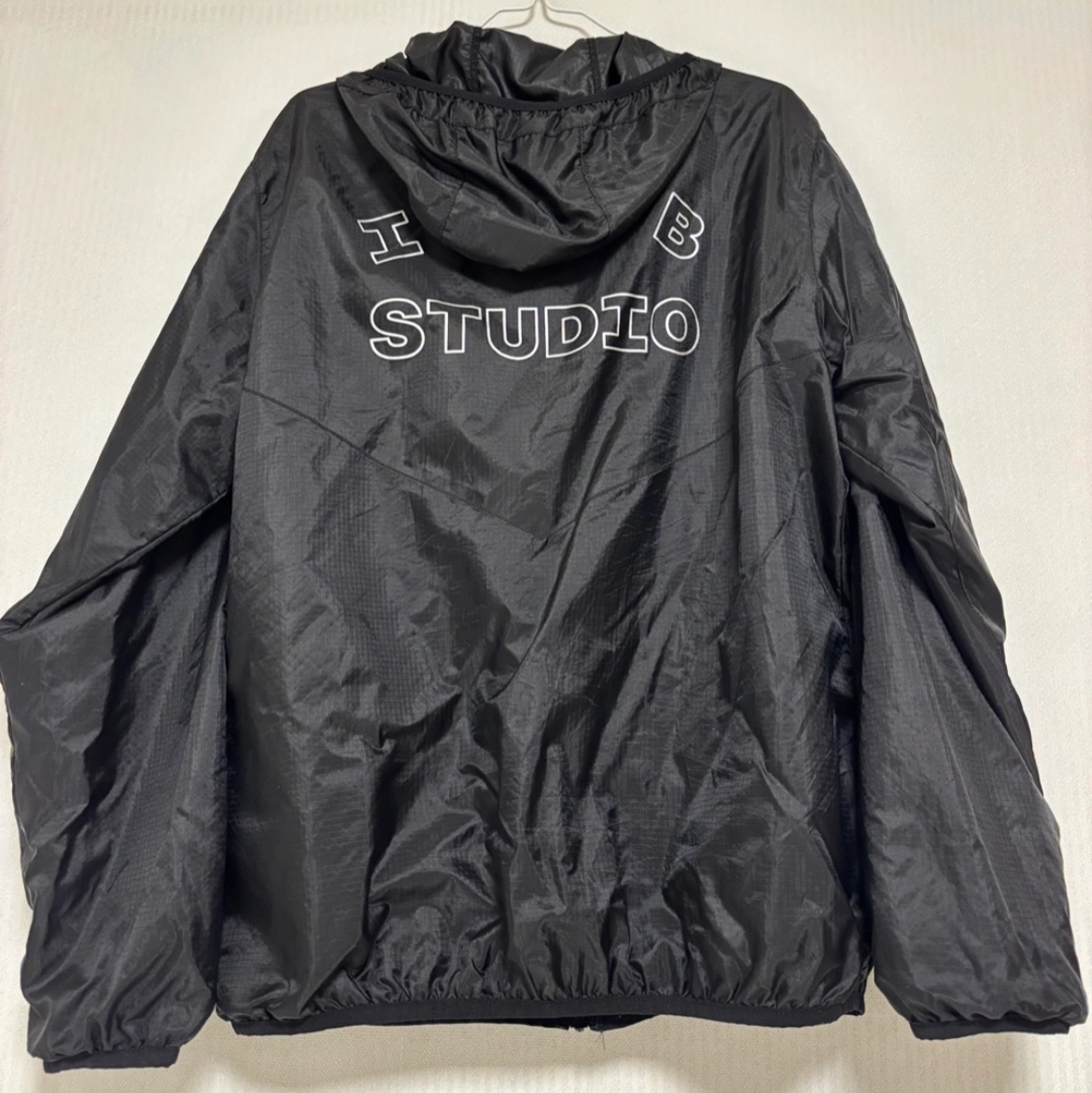IAB Studio Ripstop Wind Jacket Black 착용 스타일