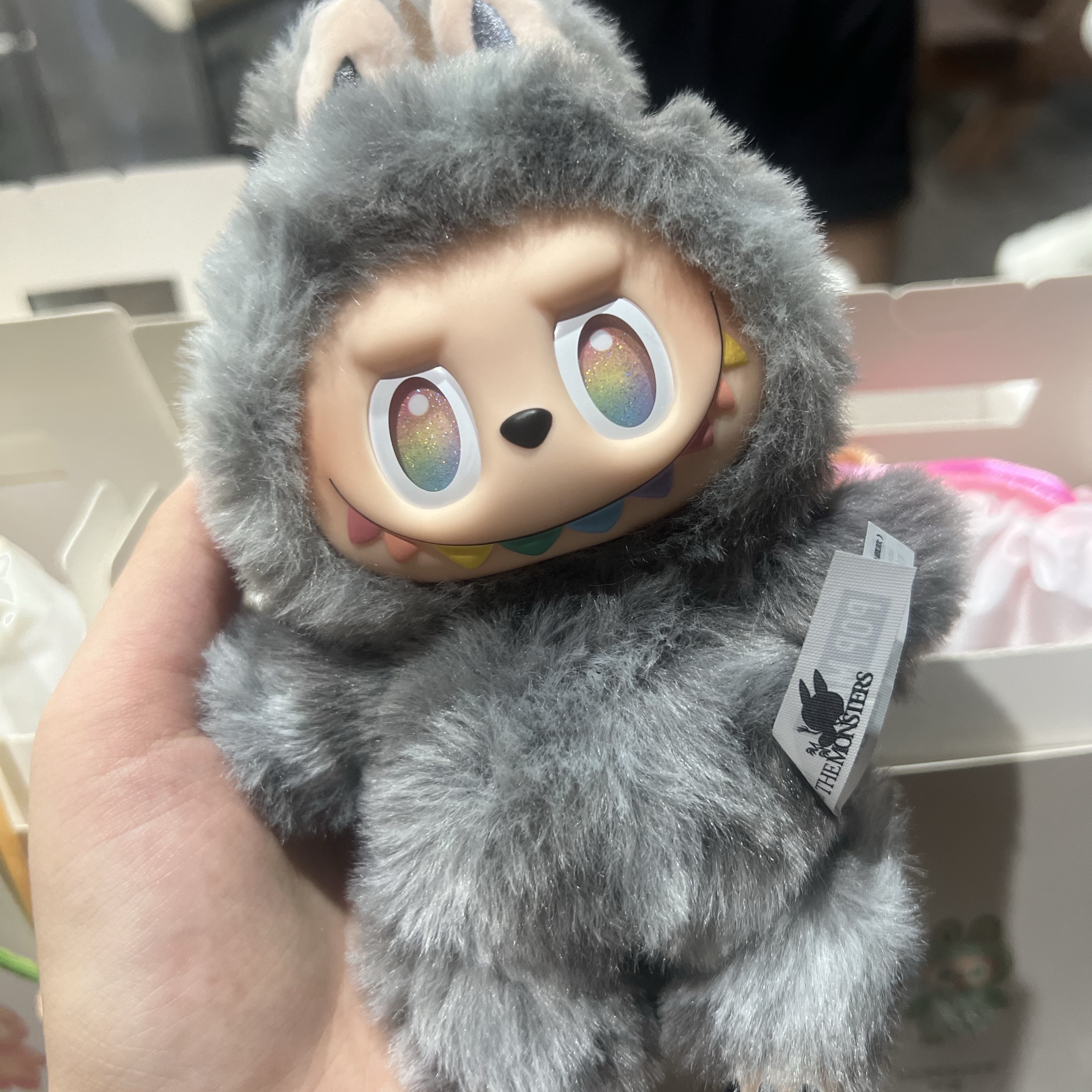 Pop Mart Labubu The Monsters Highlight Series Sealed Case (6 Blind Boxes), Pop Mart Labubu The Monsters Highlight Series ID Keyring (Opened Case) 착용 스타일 - 2