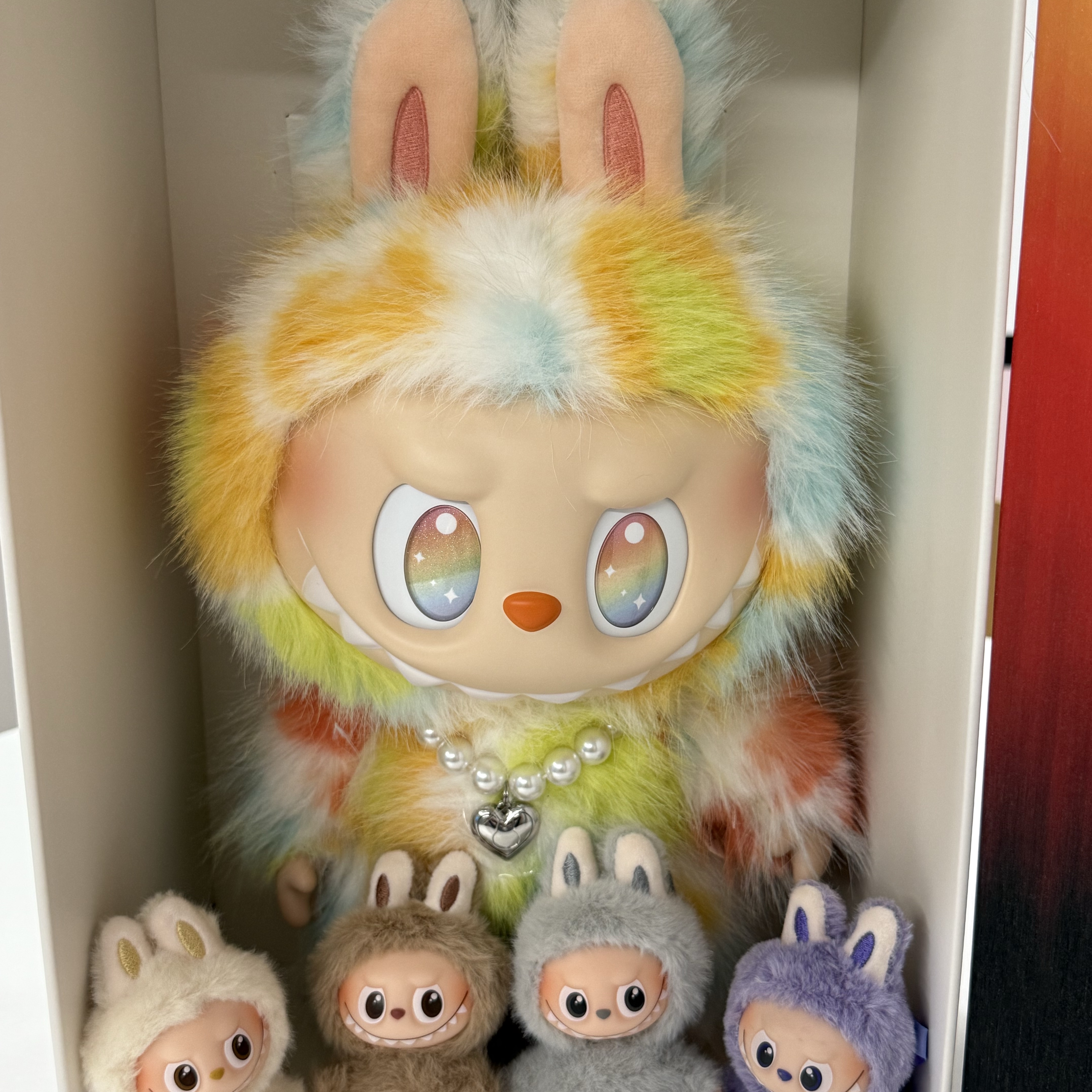 Pop Mart Labubu The Monsters Big Into Energy Series-Rock The Universe Vinyl Plush Doll, Pop Mart Labubu The Monsters Pin For Love Series Vinyl Plush Pendant Sealed Case (A-M) (14 Blind Boxes) 착용 스타일 - 4
