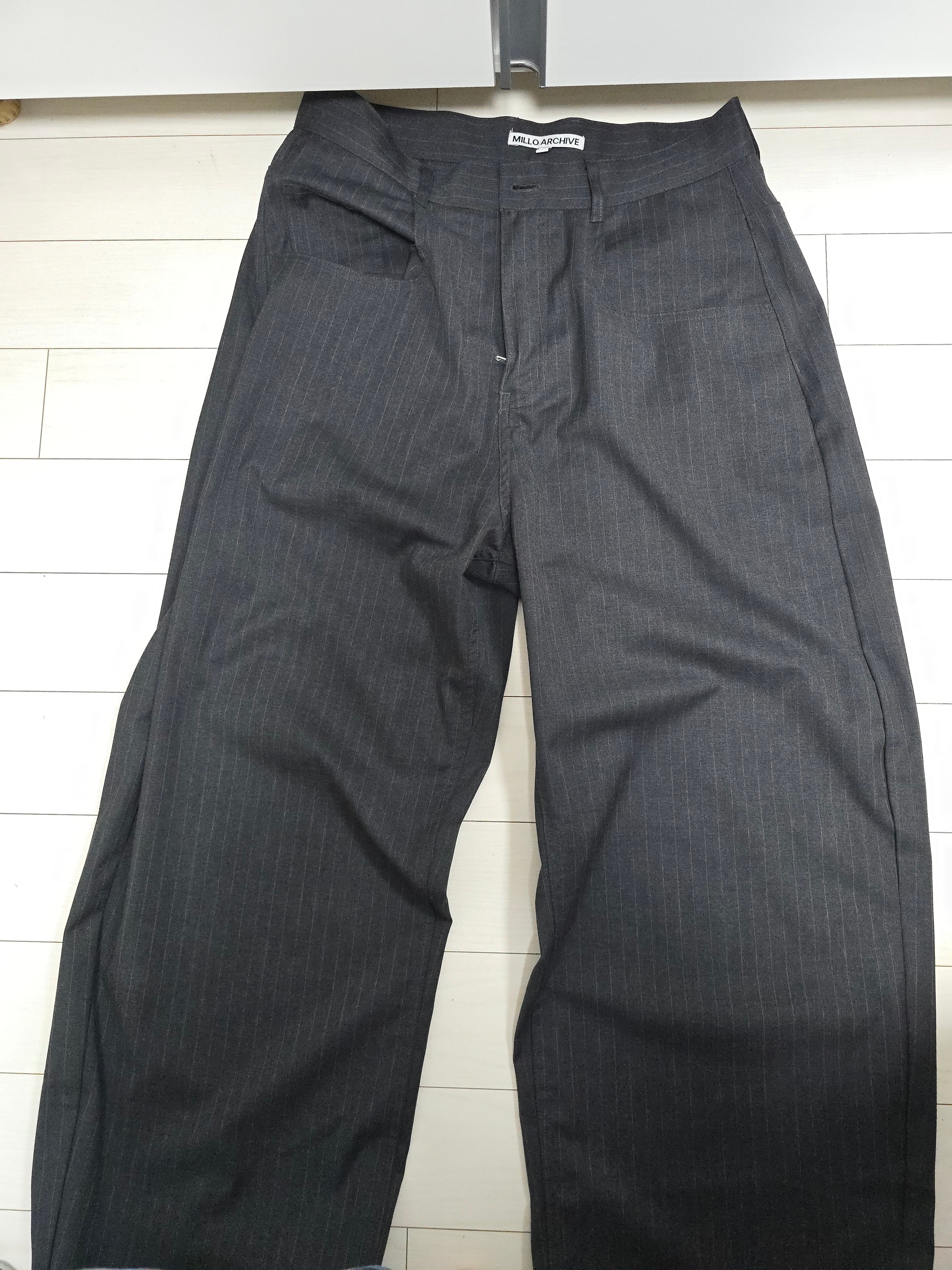 Millo Archive Reflect Stripe Pants Charcoal 착용 스타일