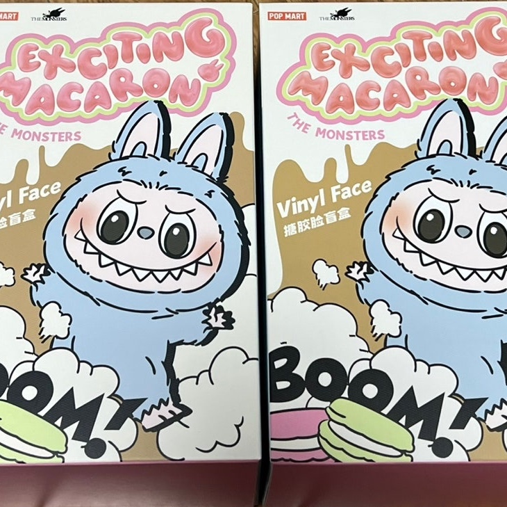 Pop Mart The Monsters Labubu Tasty Macarons Series Sealed Case (1 Blind Box) 착용 스타일