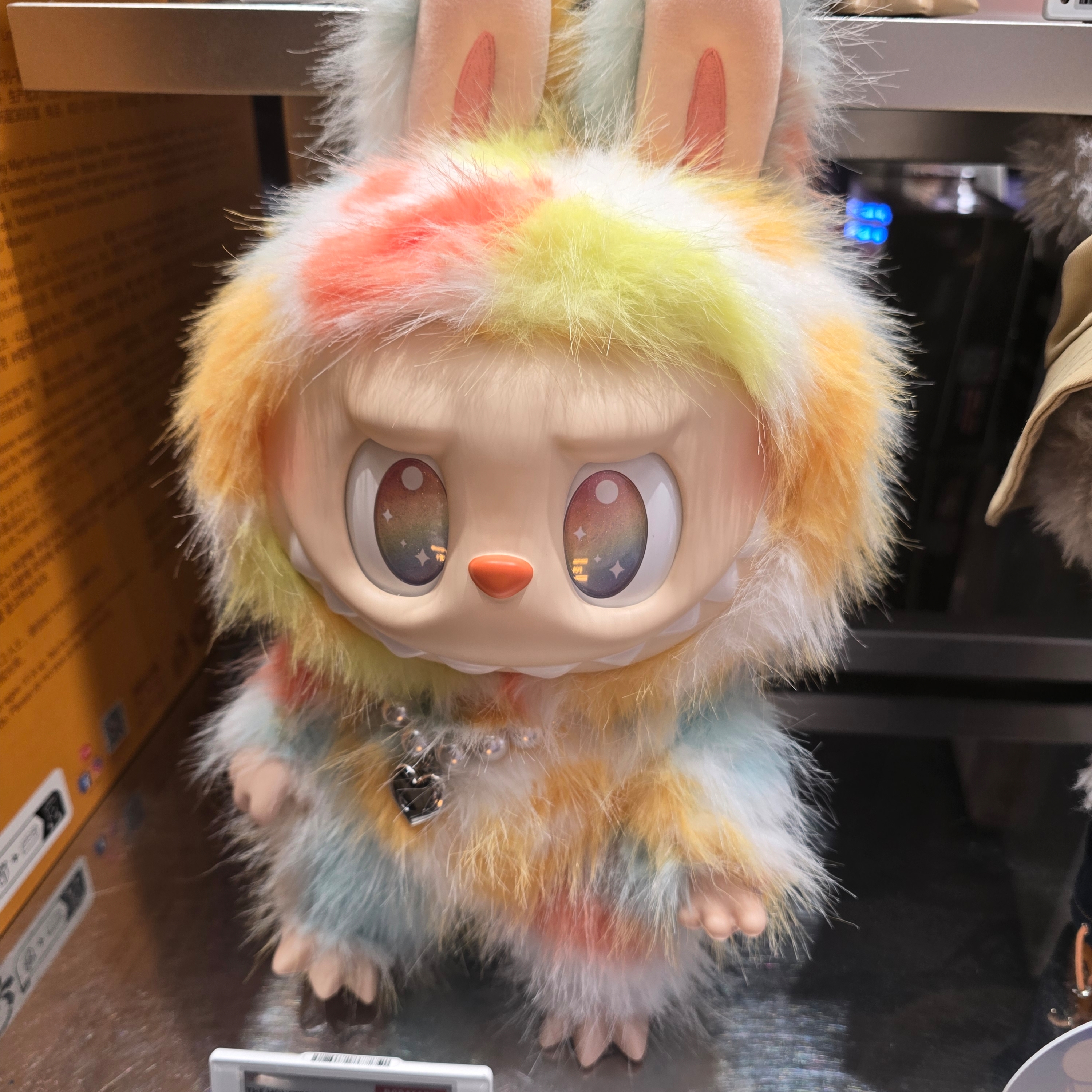 Pop Mart Labubu The Monsters Big Into Energy Series-Rock The Universe Vinyl Plush Doll 착용 스타일