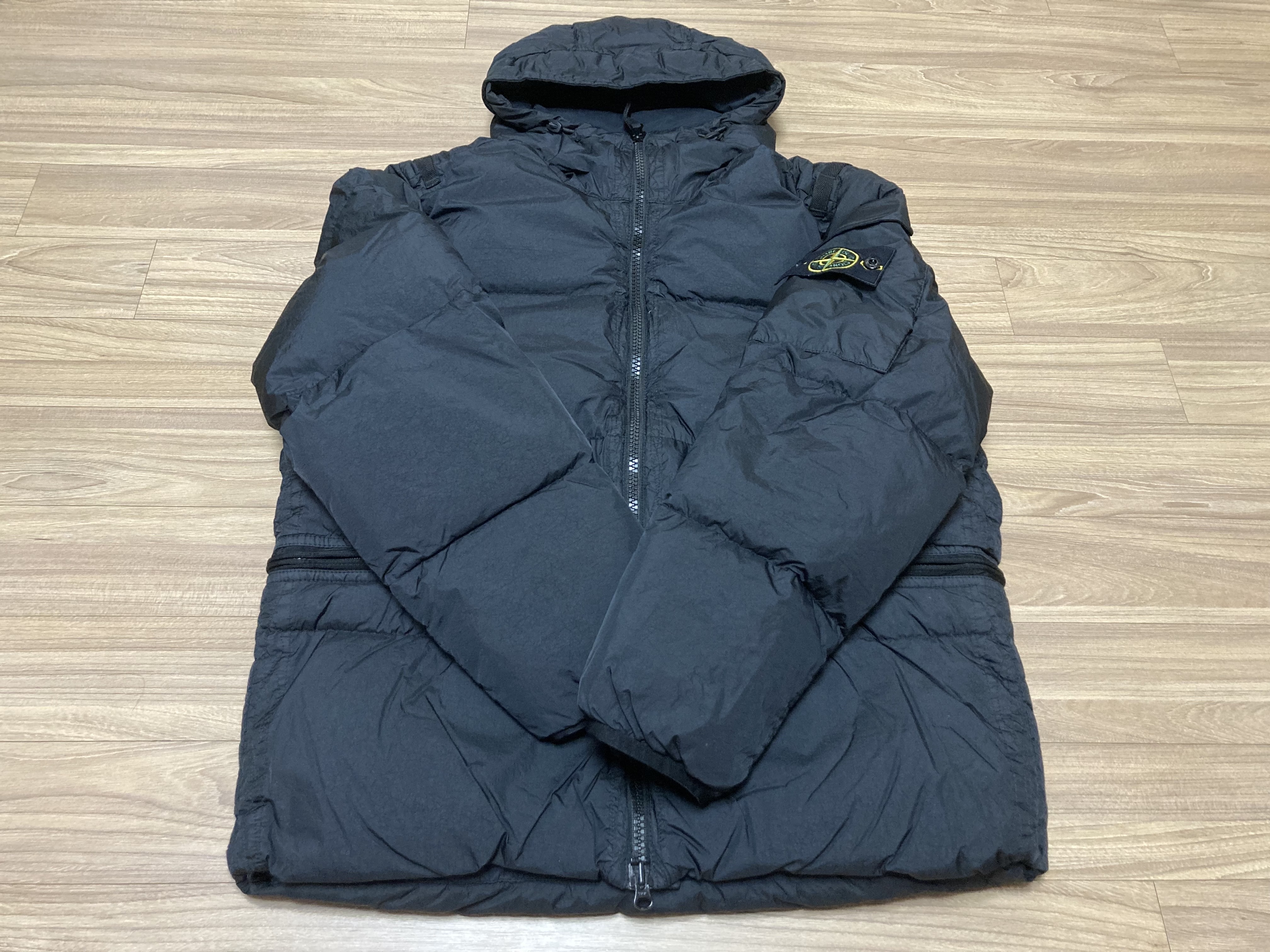 Stone Island 40223 Garment Dyed Crinkle Reps Down Jacket Black - 22FW 착용 스타일