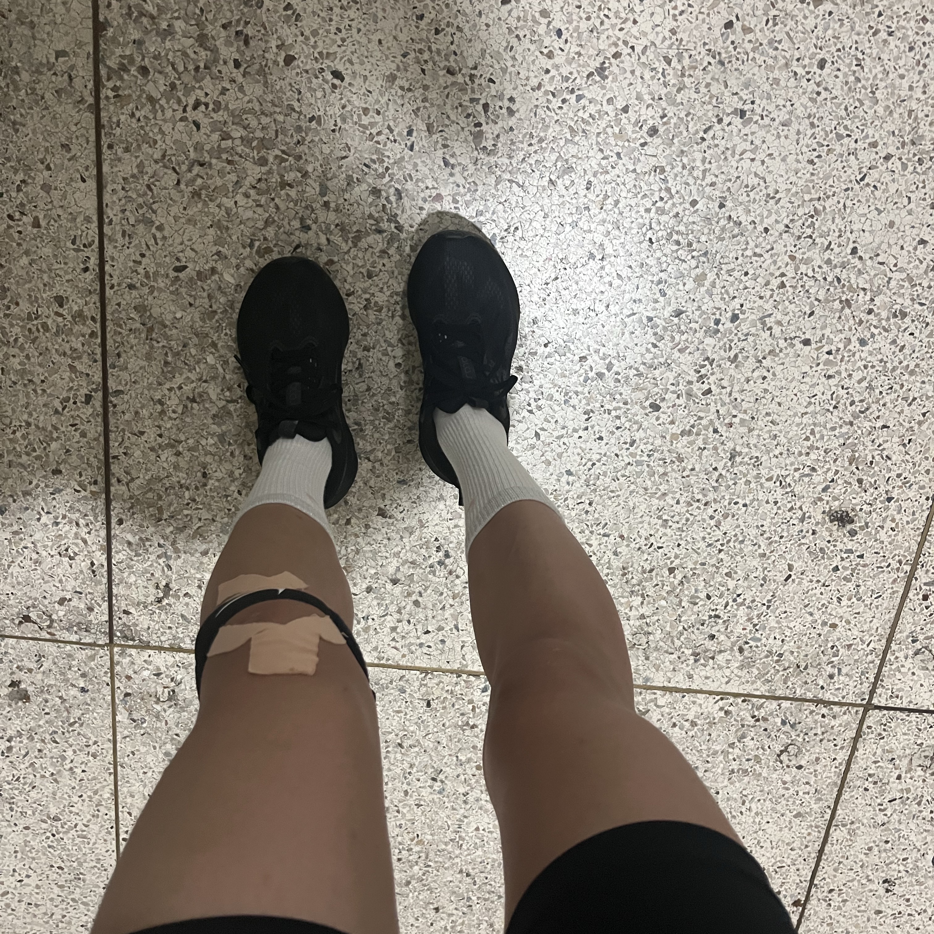 (W) Asics Novablast 5 Black Carrier Grey 착용 스타일