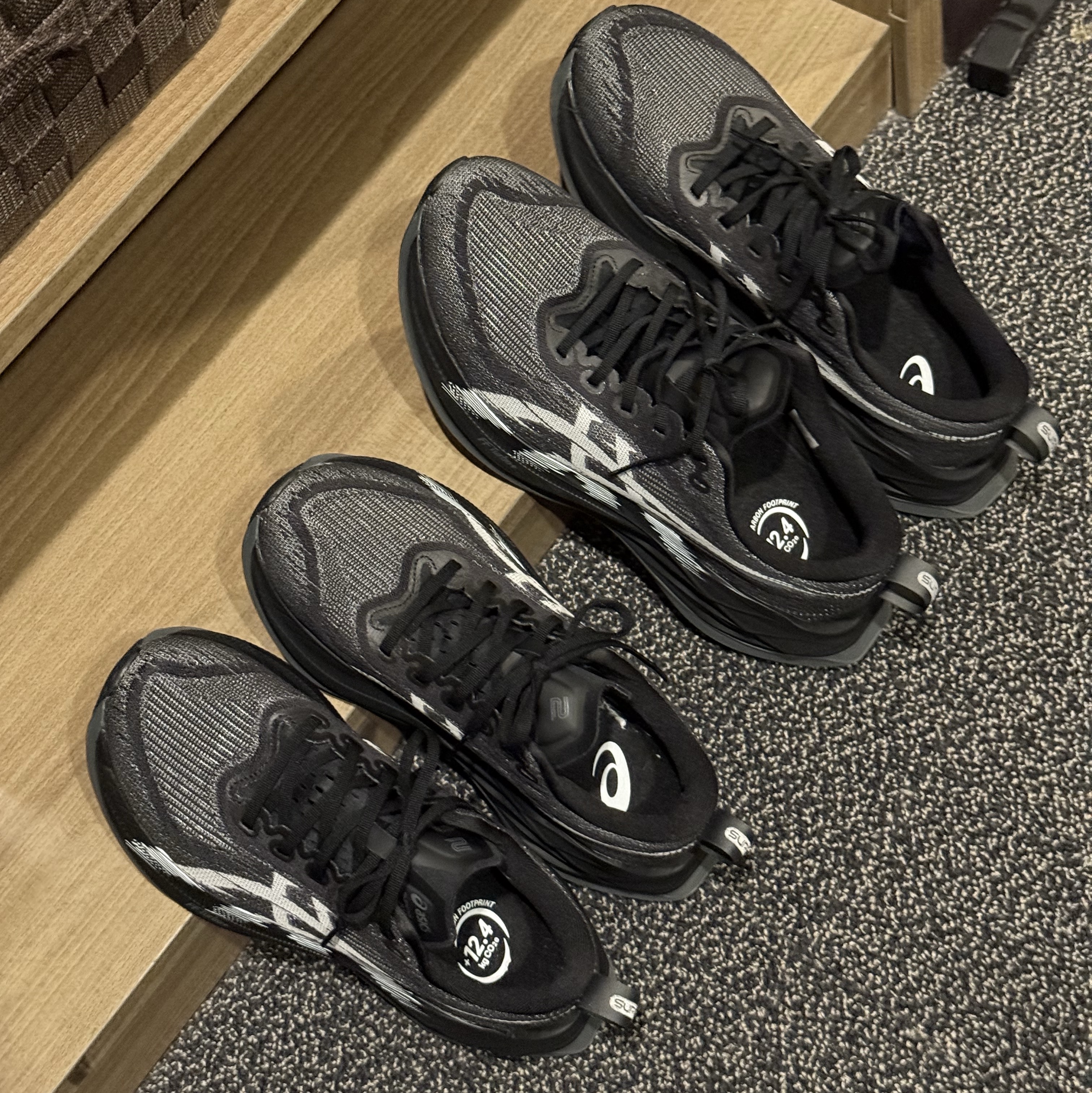 Asics Superblast 2 Black White 착용 스타일 - 2