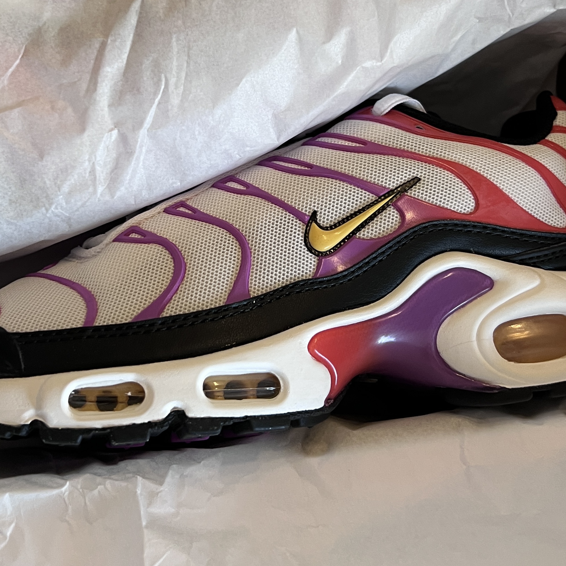 (W) Nike Air Max Plus White Red 착용 스타일