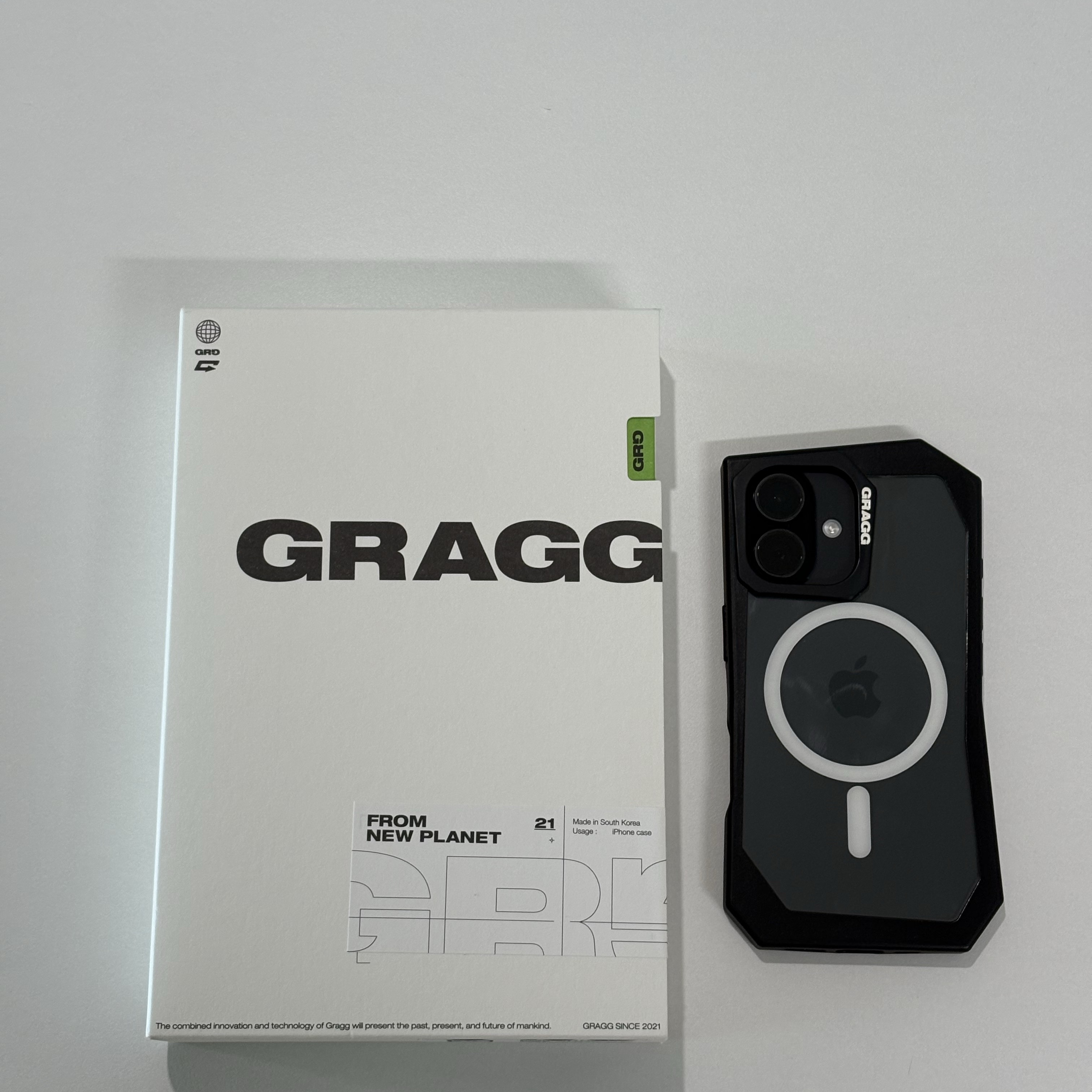 Gragg MagSafe Landing Corner Case - Clear/Chrome 착용 스타일