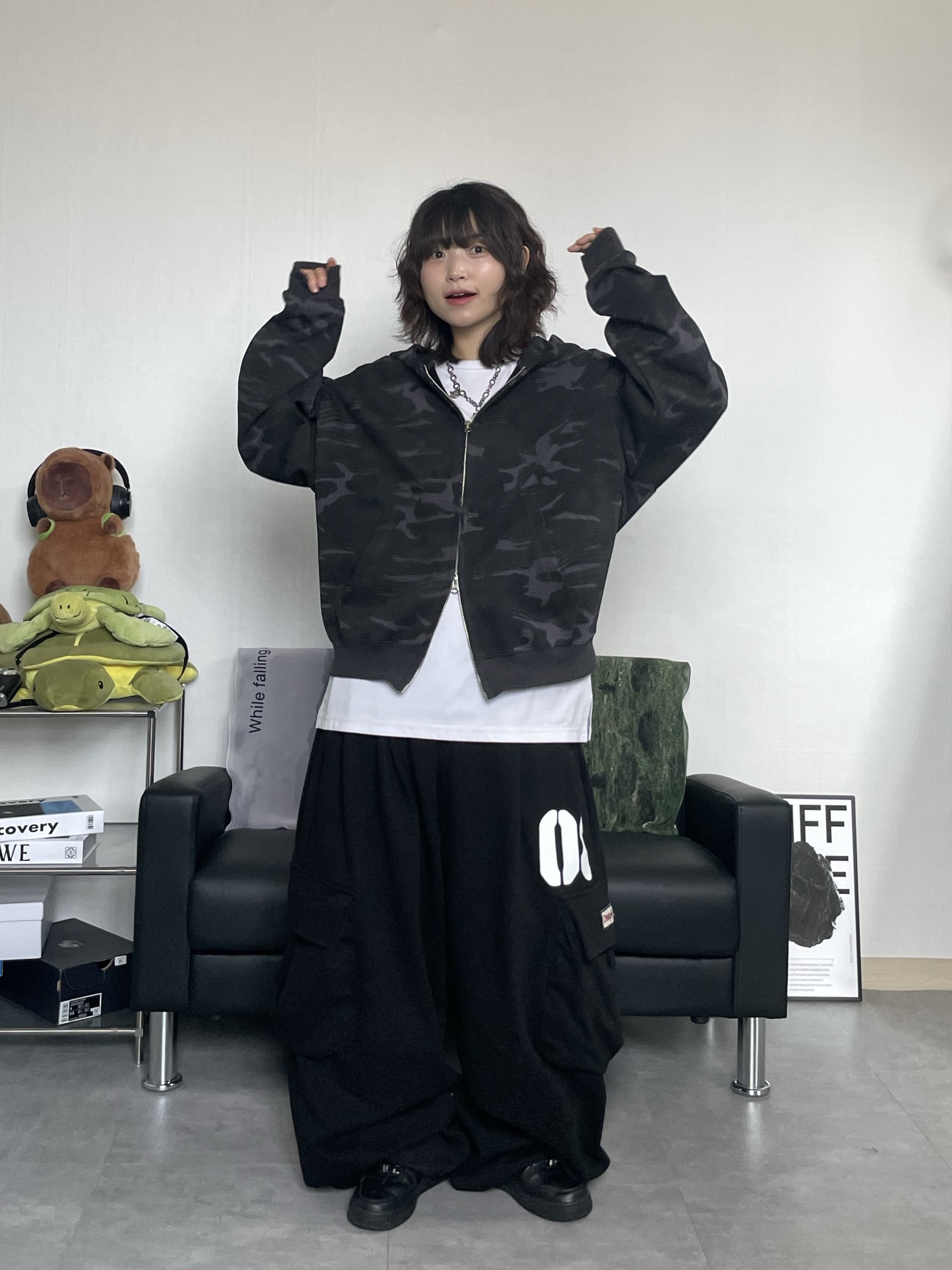 Nike Air Force 1 '07 Low Triple Black 착용 스타일 - 2