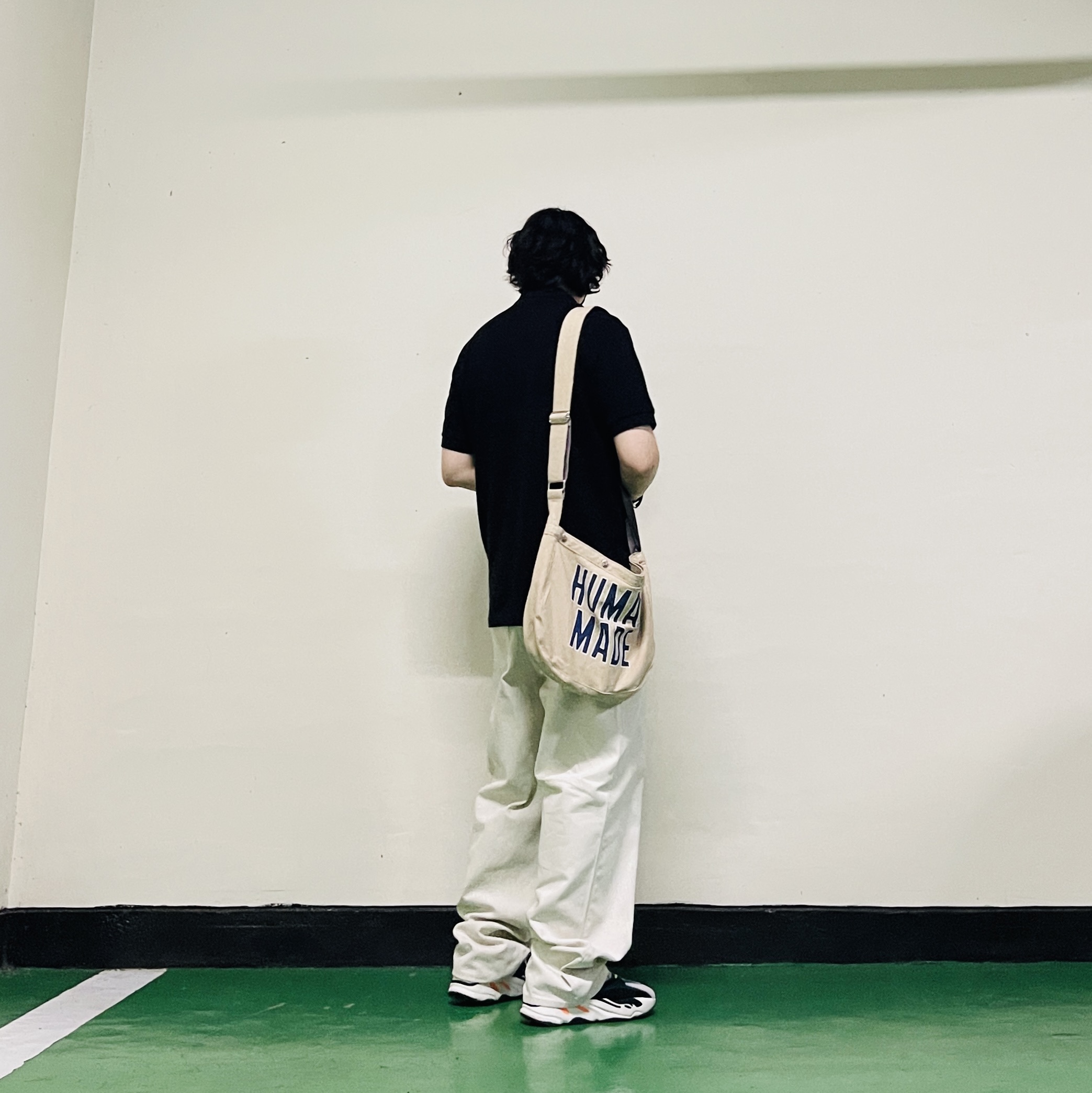 Stussy Washed Canvas Big OL' Jean Washed Vintage Natural, Human Made Paperboy Bag Beige 착용 스타일 - 1