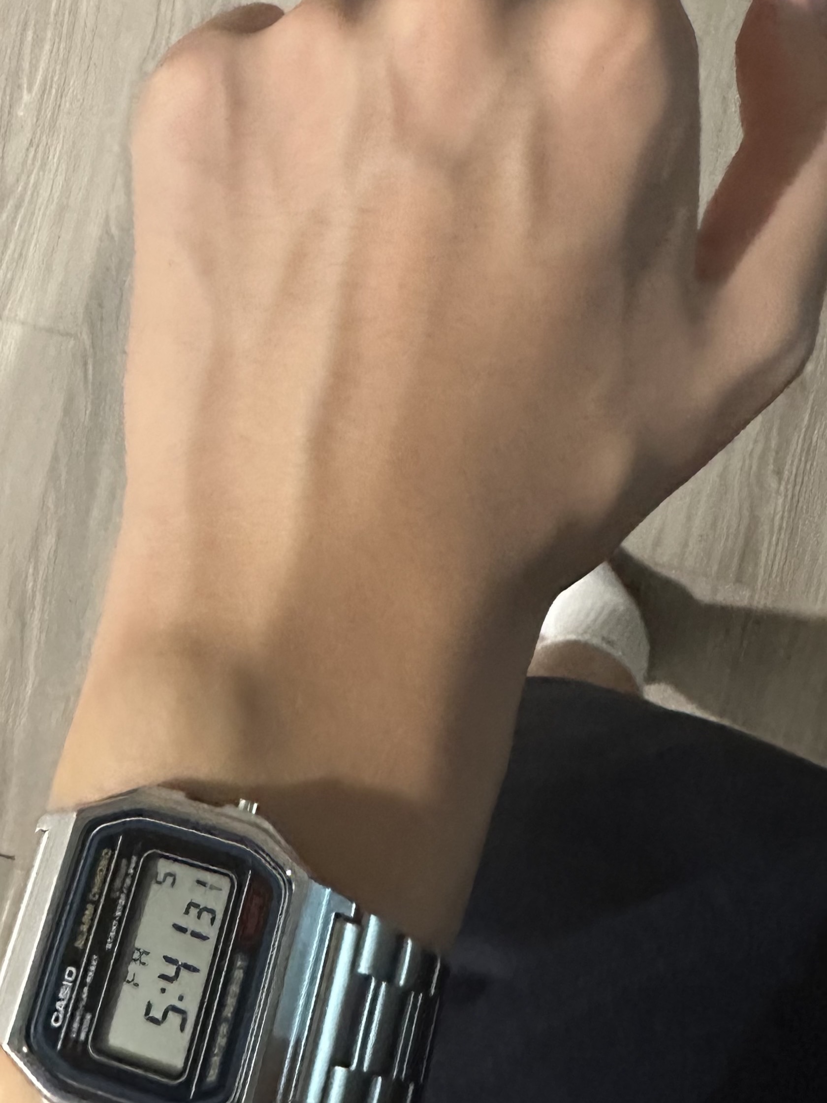 Casio A-158WA-1 착용 스타일