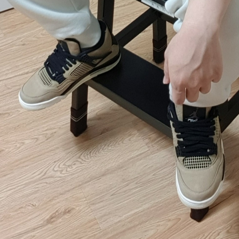 (W) Jordan 4 Retro Fossil 착용 스타일
