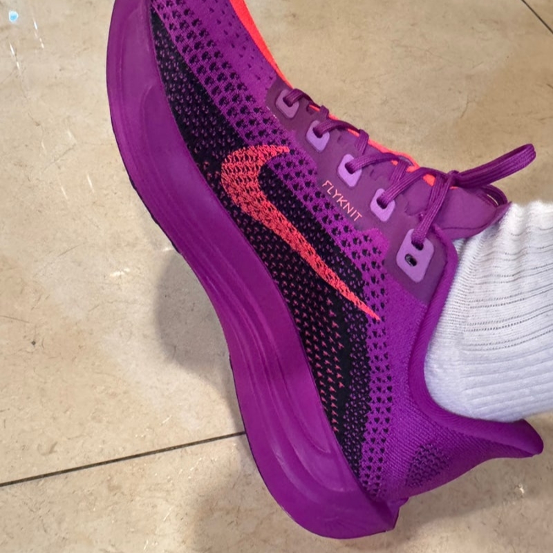Nike Pegasus Plus Vivid Purple Black 착용 스타일 - 1