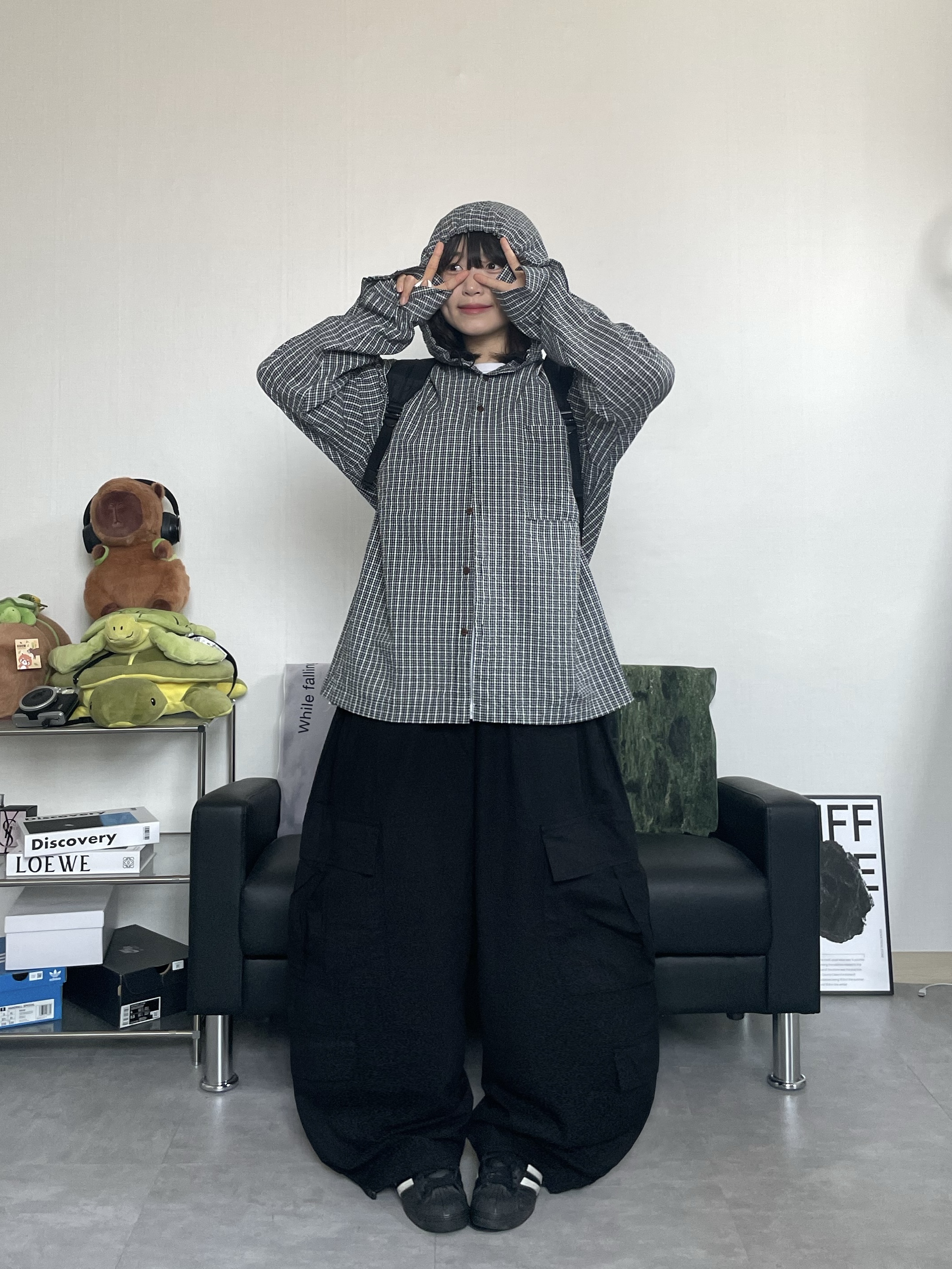 Adidas Superstar Core Black White, CDG Backpack Black 착용 스타일 - 1