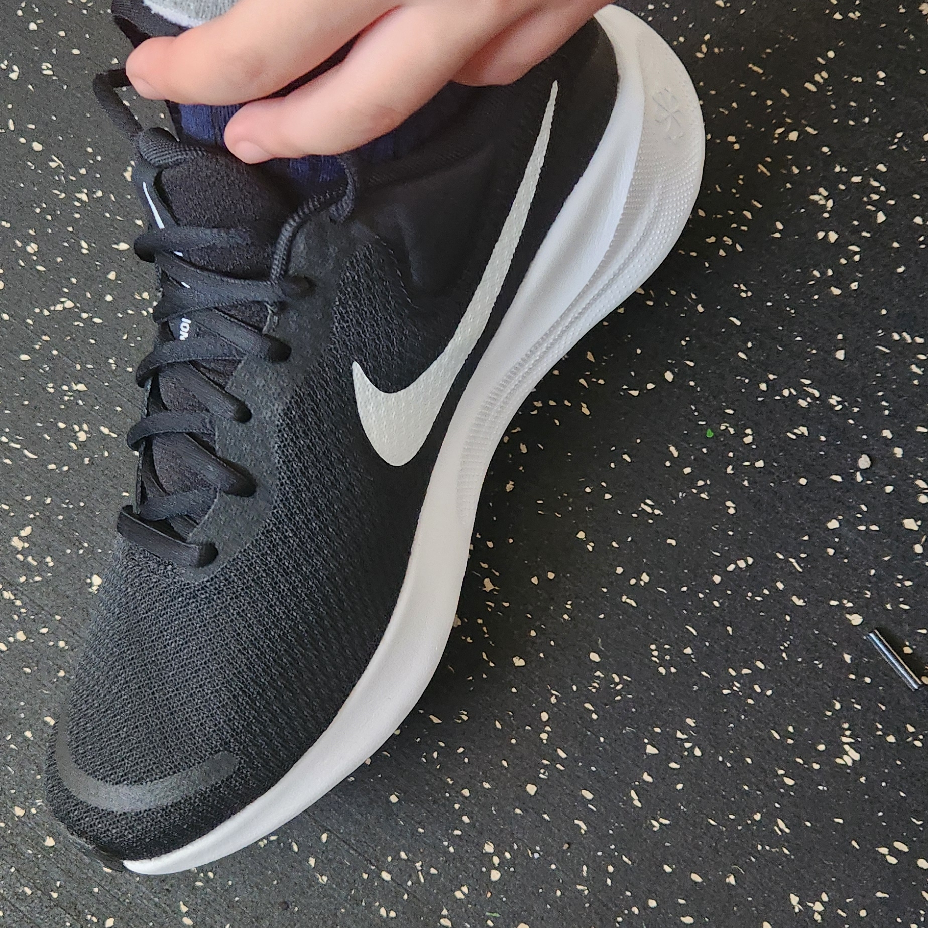 (W) Nike Revolution 7 Black 착용 스타일