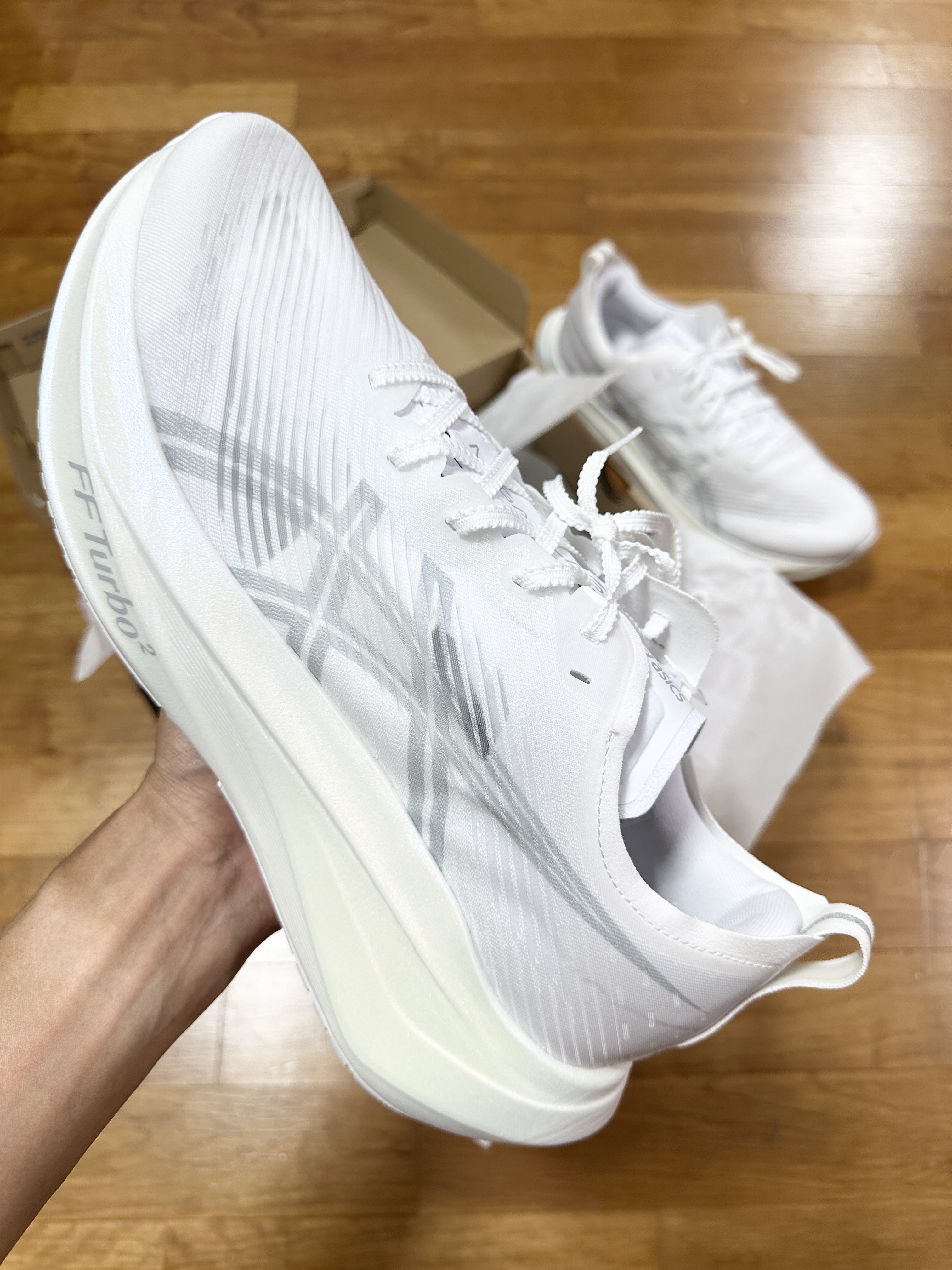 Asics Megablast White Piedmont Grey, Asics Superblast 2 Blue Fade Edo Purple 착용 스타일 - 2