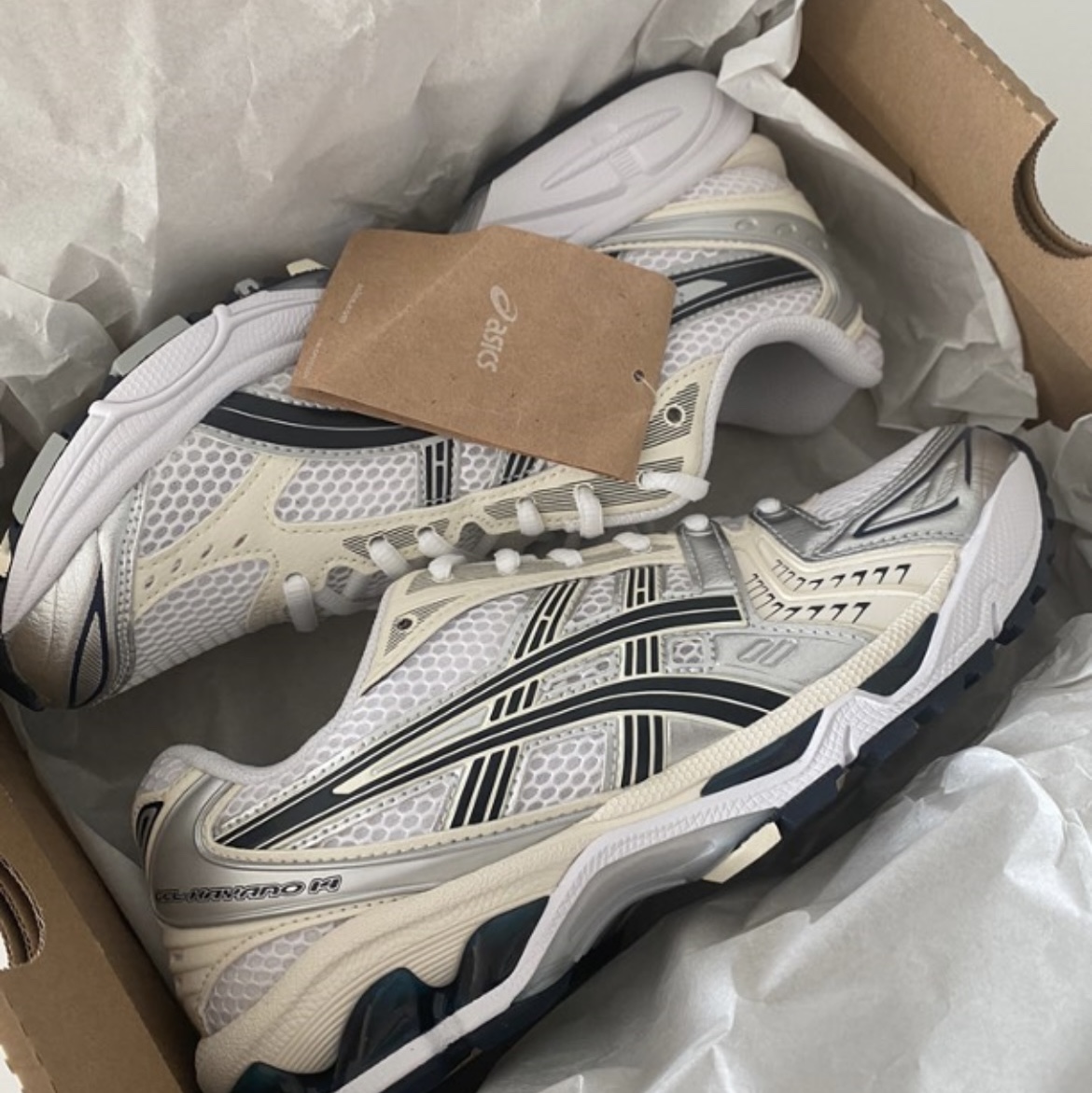 (W) Asics Gel-Kayano 14 White Midnight 착용 스타일