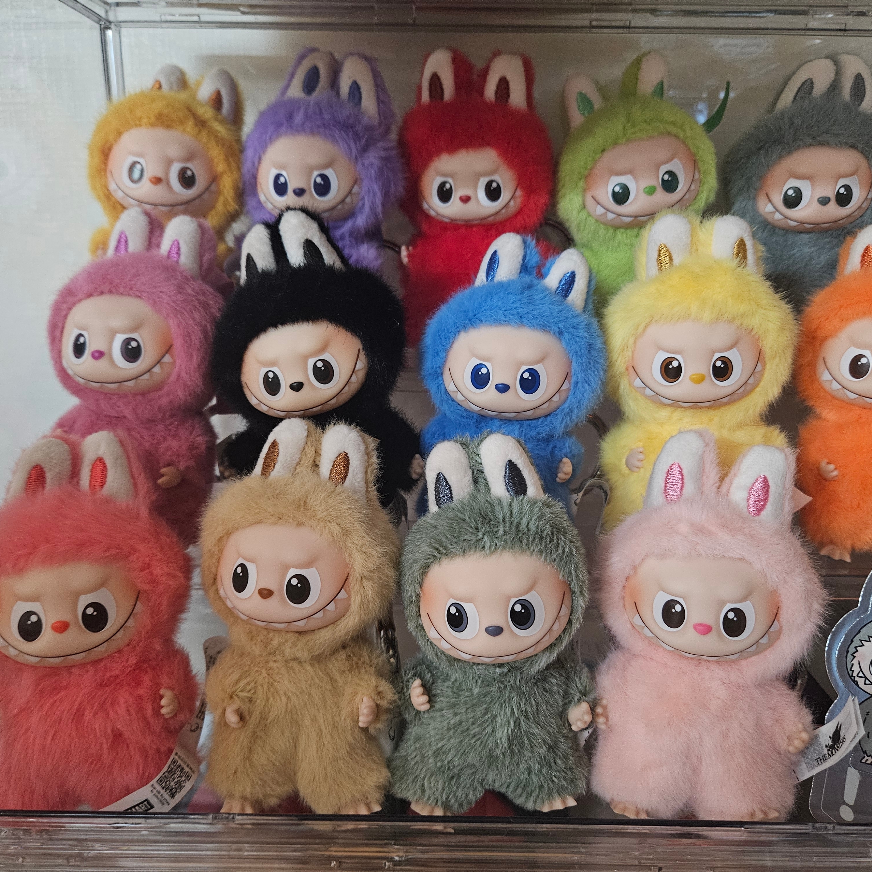 Pop Mart Labubu The Monsters Pin For Love Series Vinyl Plush Pendant Sealed Case (N-Z) (1 Blind Box), Pop Mart Labubu The Monsters Pin For Love Series Vinyl Plush Pendant Sealed Case (N-Z) (14 Blind Boxes) 착용 스타일