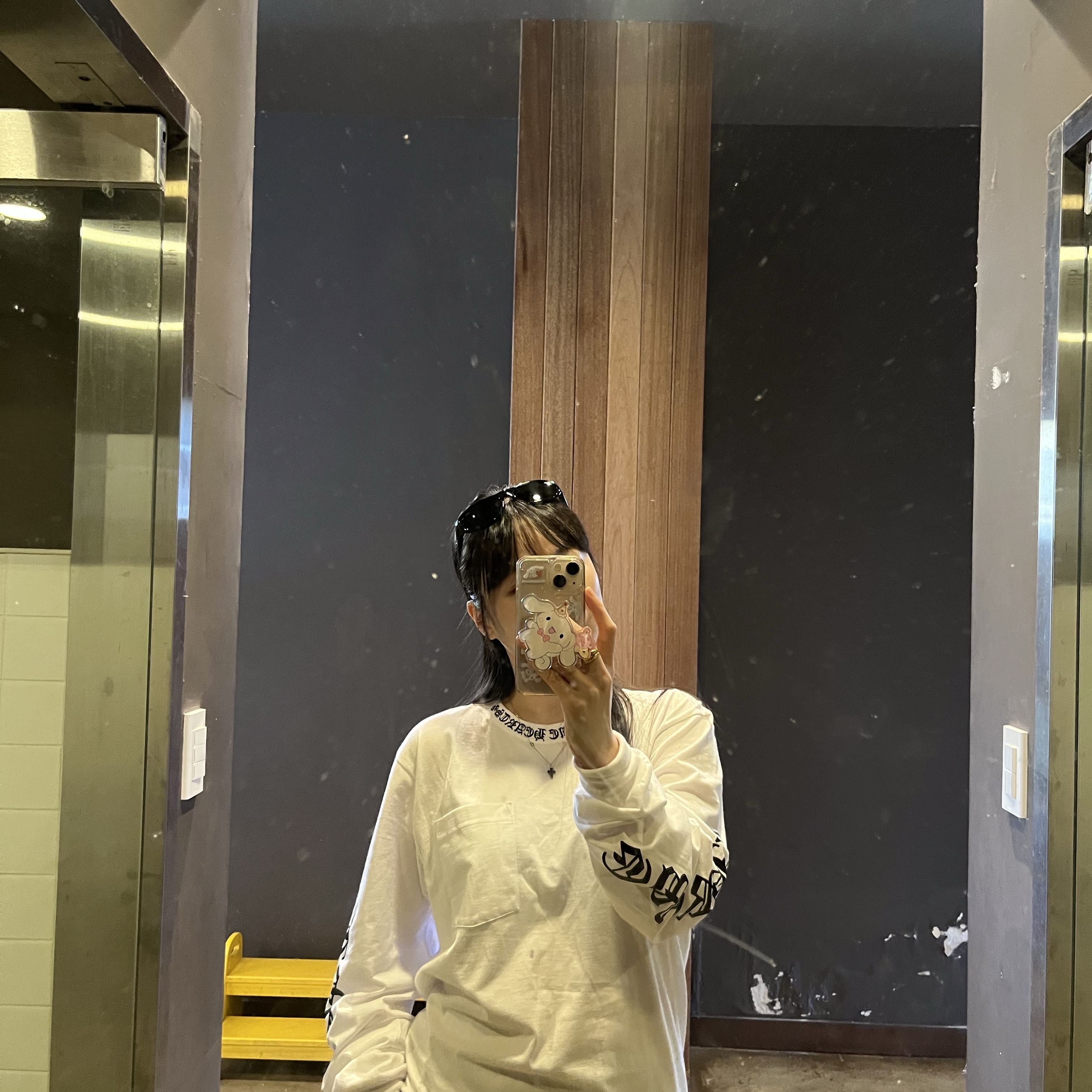Chrome Hearts Neck Script Logo Long Sleeve T-Shirt White Black, Ray-Ban DADDY-O II Polished Black Frame Green Classic G-15 Lenses 착용 스타일