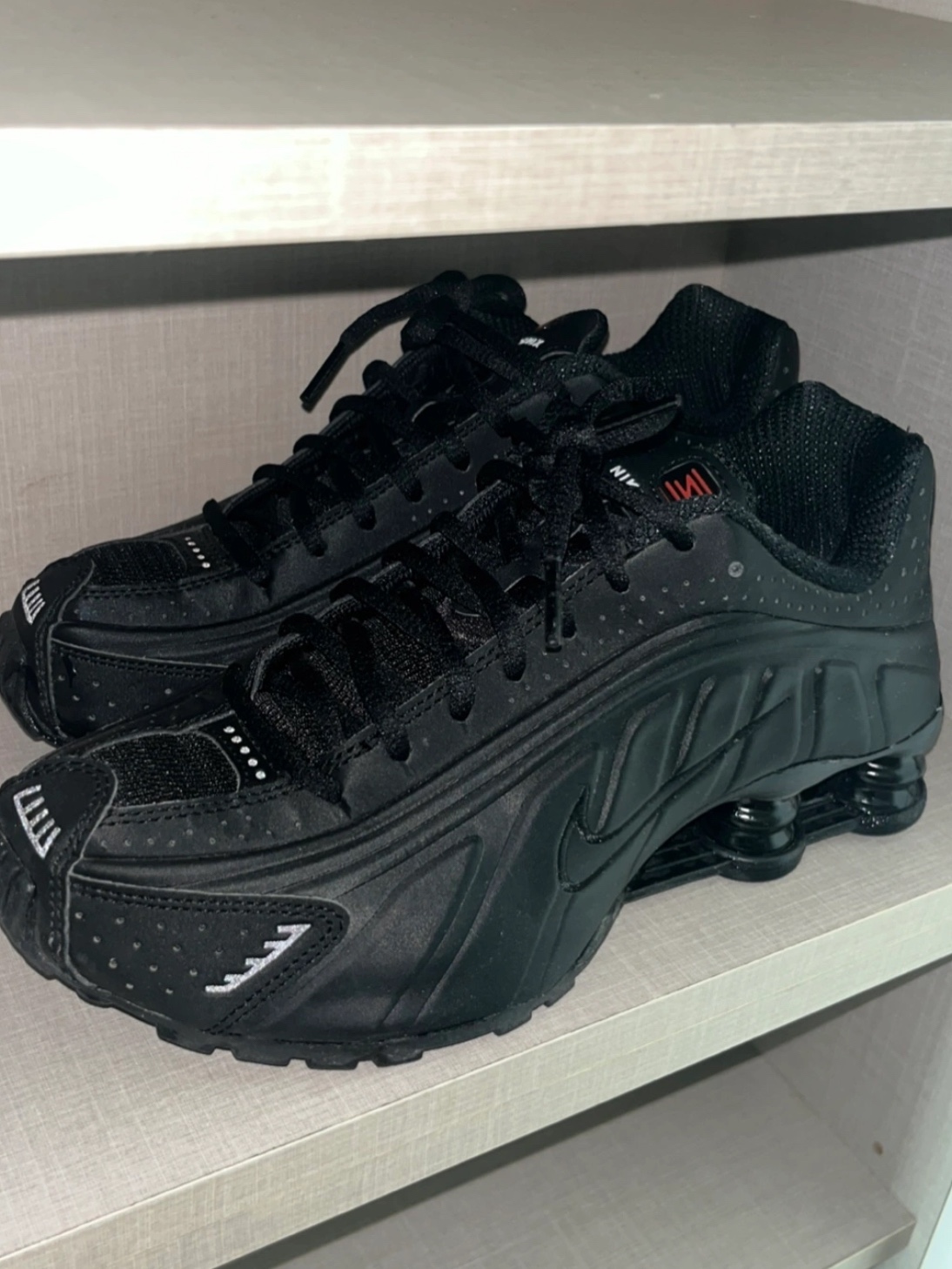 (W) Nike Shox R4 Black 착용 스타일