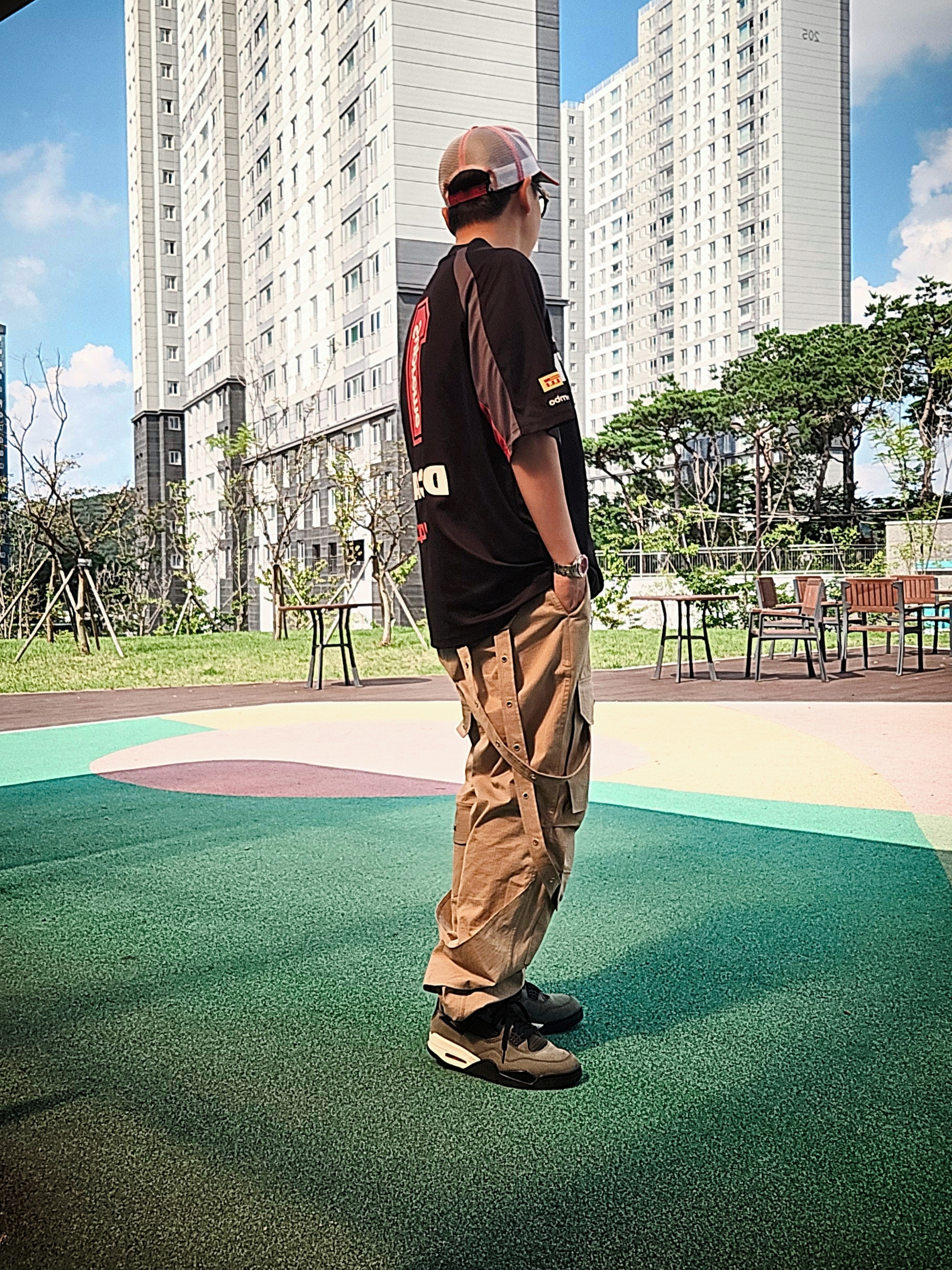 Jordan 4 x Undefeated Retro OG SP Deep Green and Clementine, Supreme x Ducati Soccer Jersey Black - 24SS 착용 스타일 - 3