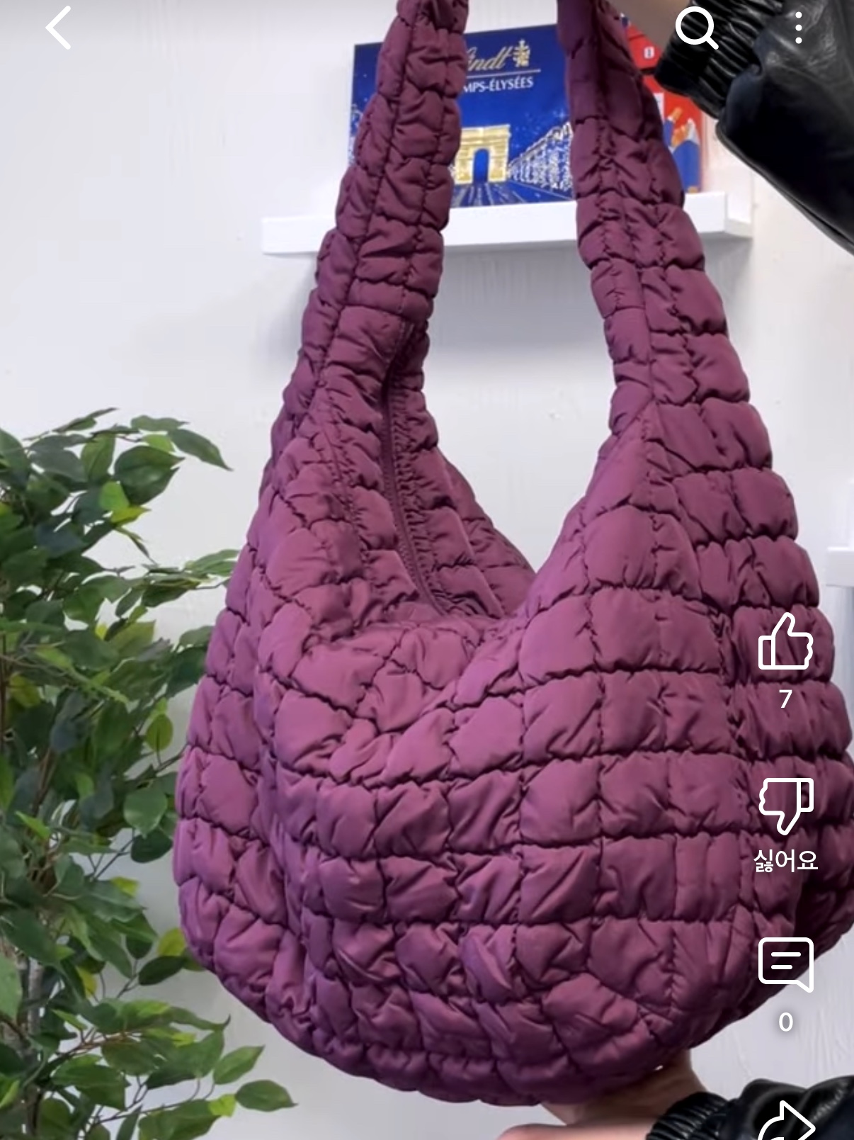 COS Quilted Oversized Shoulder Bag Burgundy 착용 스타일