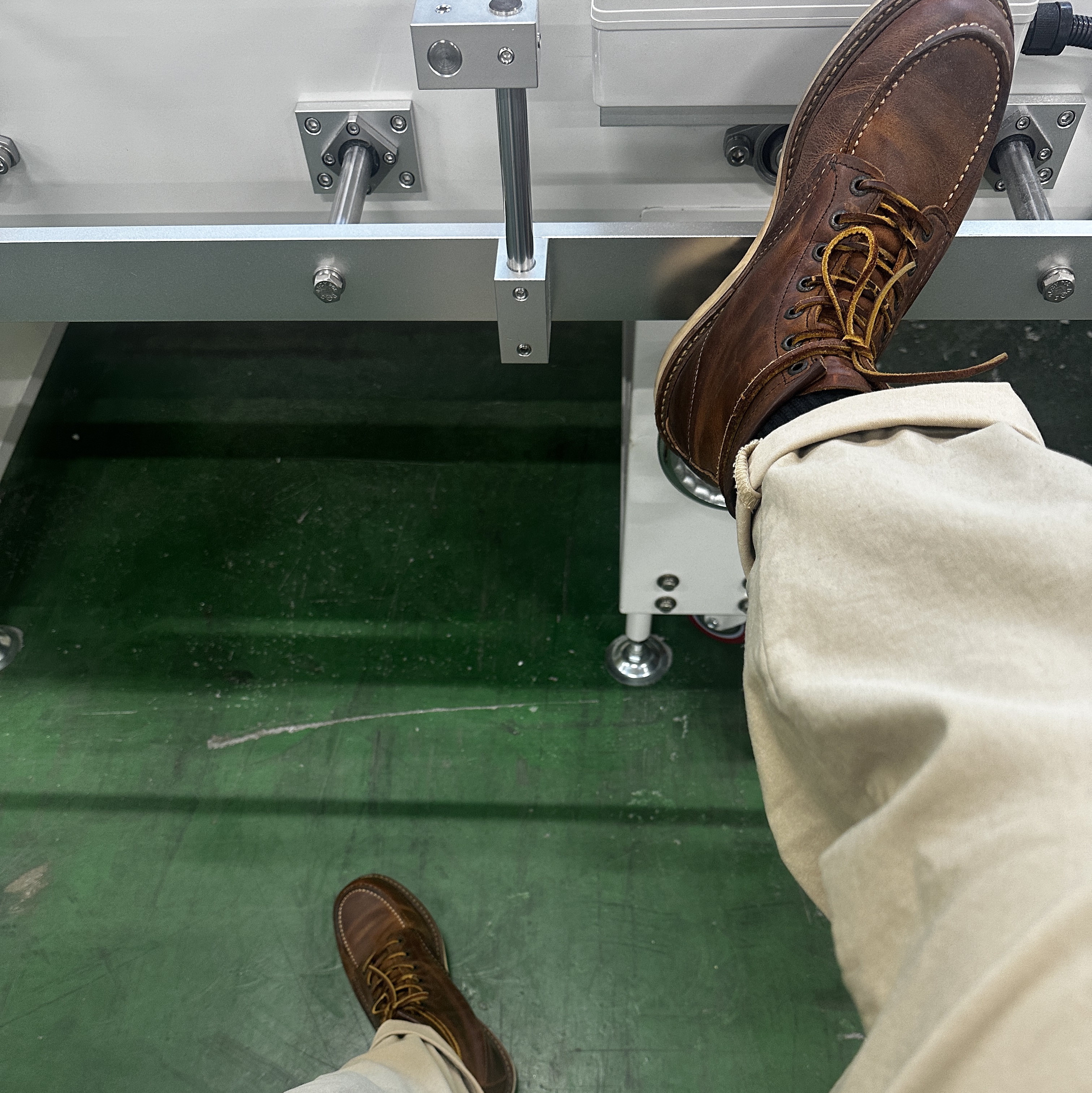 Red Wing 6 Inch Classic Moc Toe 1907 Copper Rough & Tough - D, Supreme Chino Pant Tan - 24SS 착용 스타일