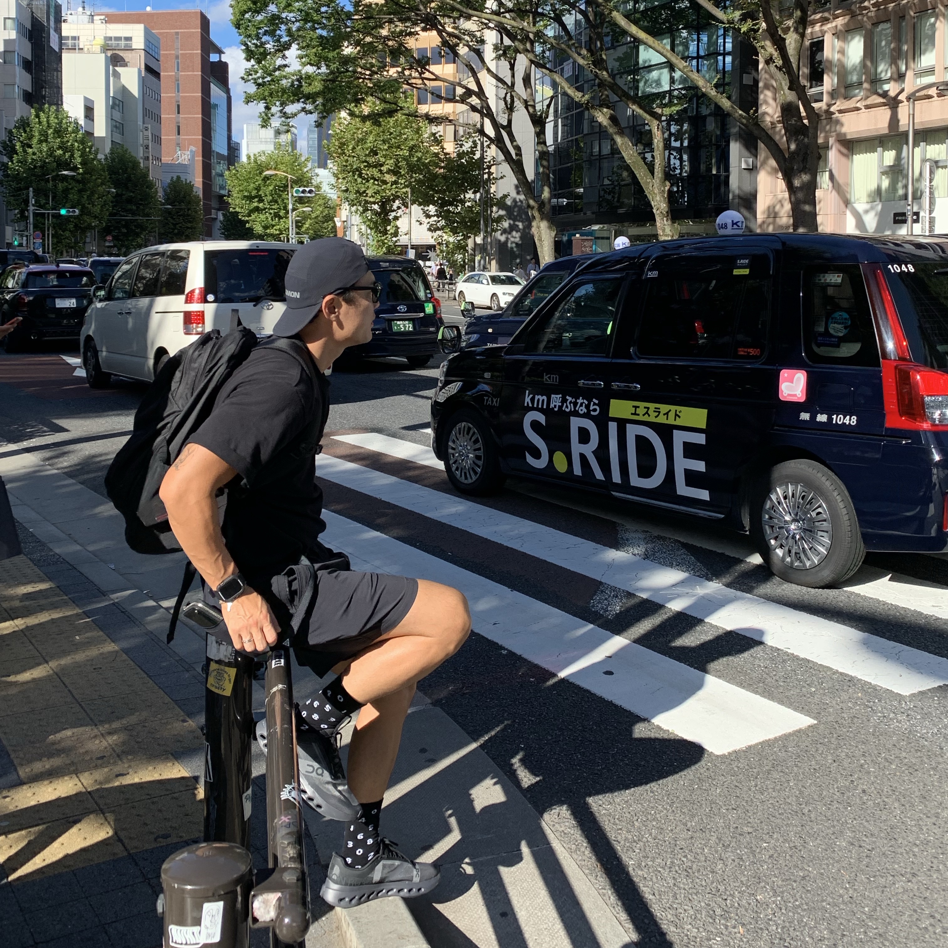 On Running Cloudsurfer Next Wide Black Eclipse 착용 스타일 - 1