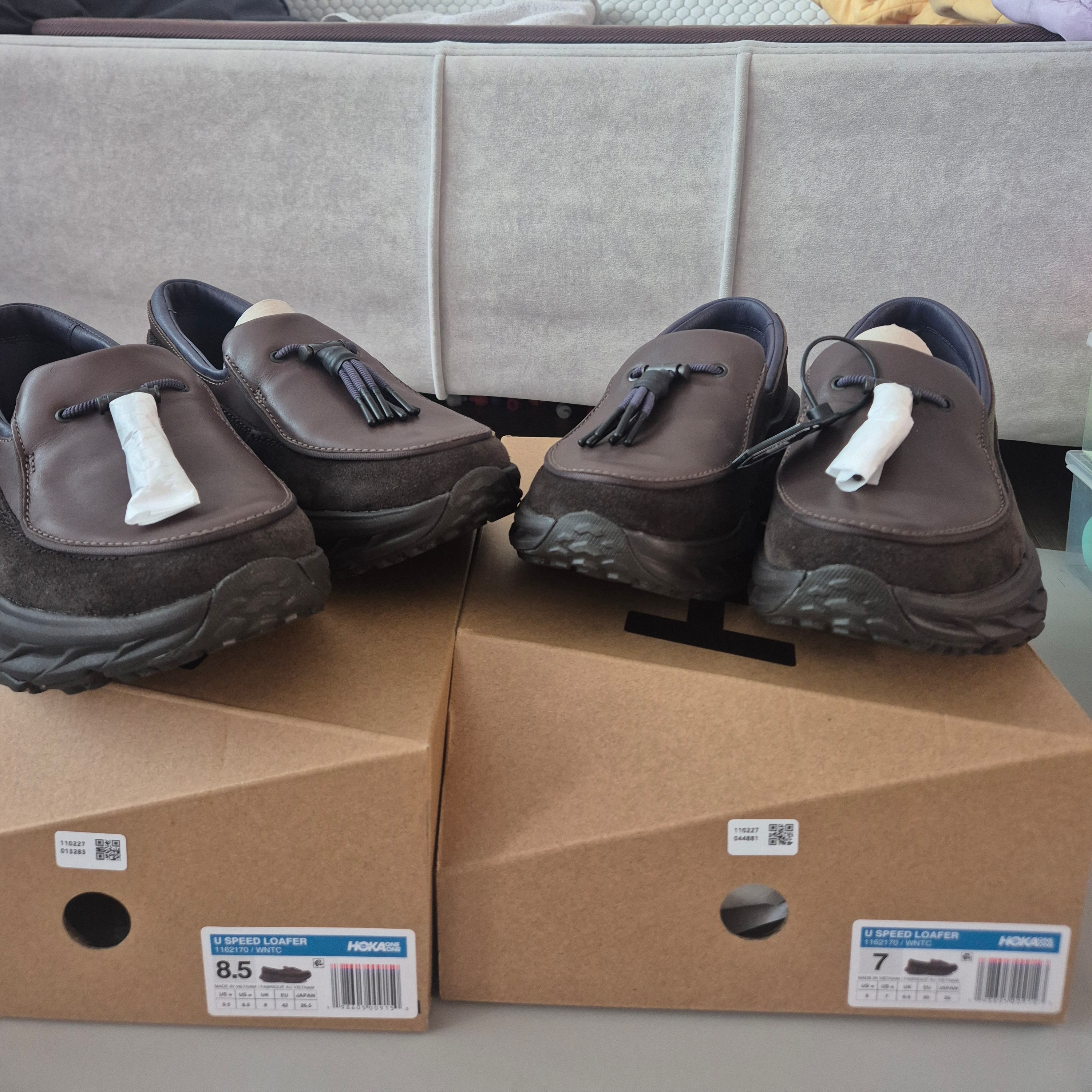 Hoka Speed Loafer Walnut Cast Iron 착용 스타일 - 1