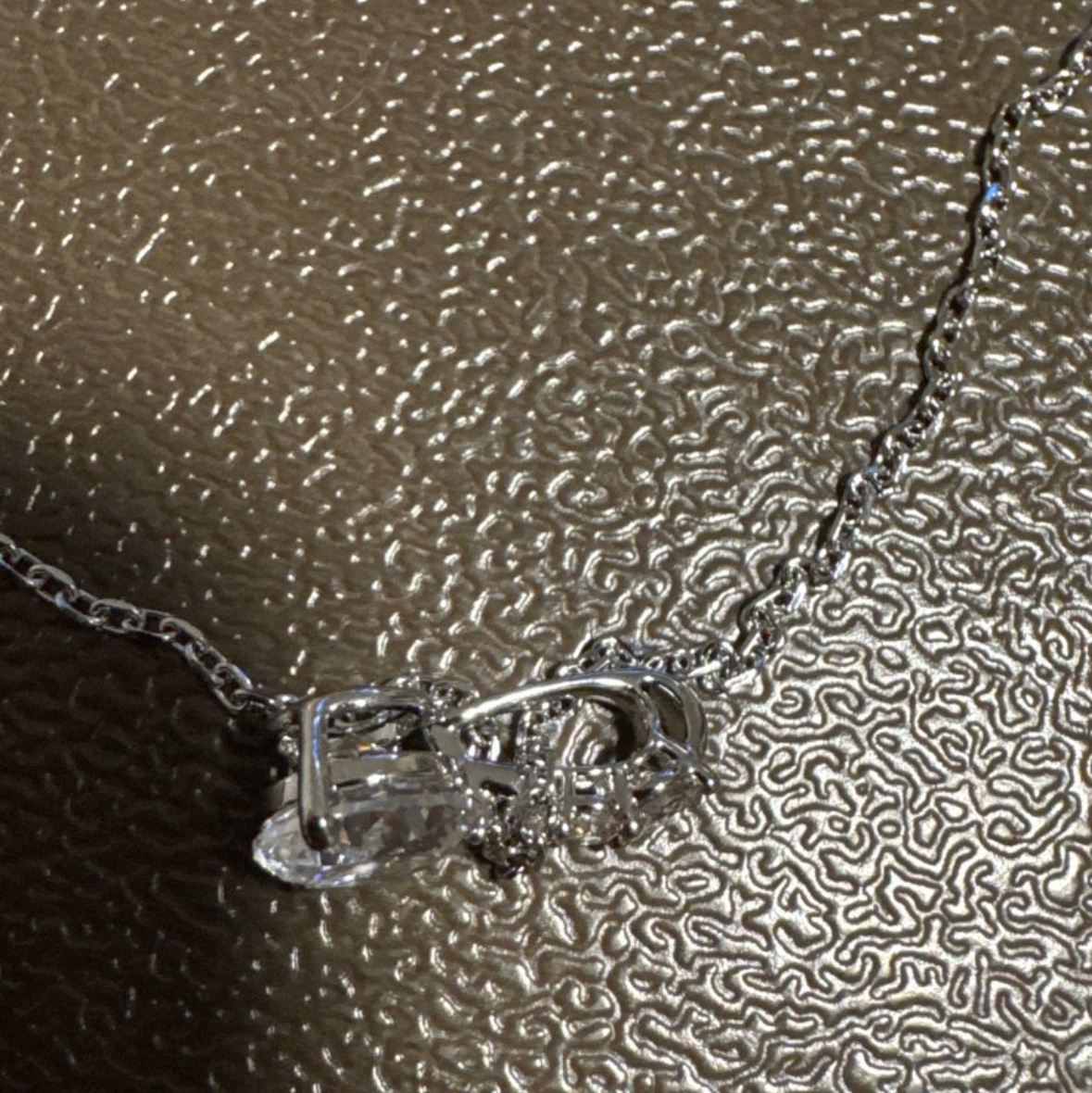 (W) Swarovski Solitaire Pendant White Rhodium Plated 착용 스타일