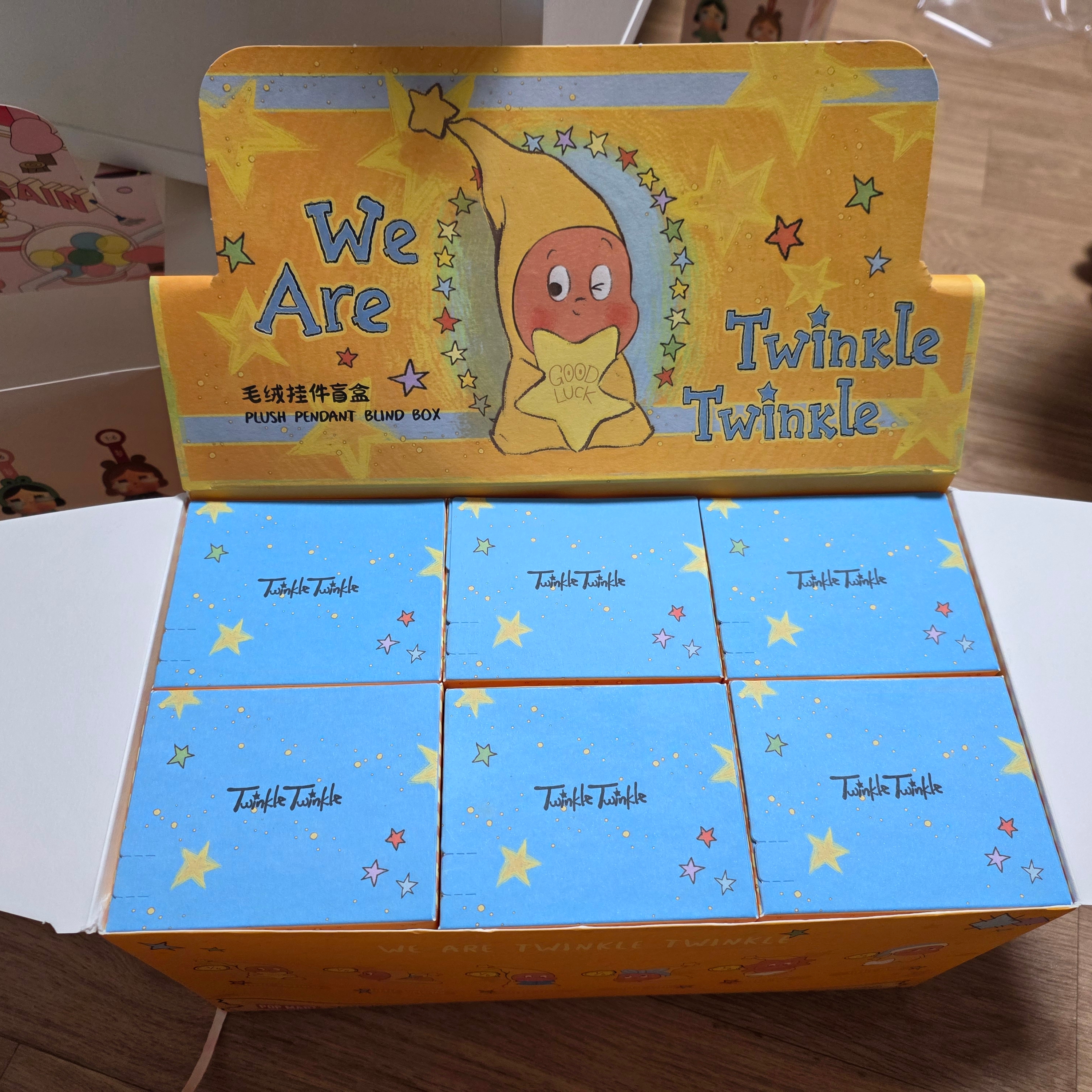 Pop Mart We Are Twinkle Twinkle Little Stars Series Plush Keyring Sealed Case (6 Blind Boxes), Pop Mart Crybaby Crying Again Series Plush Keyring Sealed Case (6 Blind Boxes) 착용 스타일 - 3