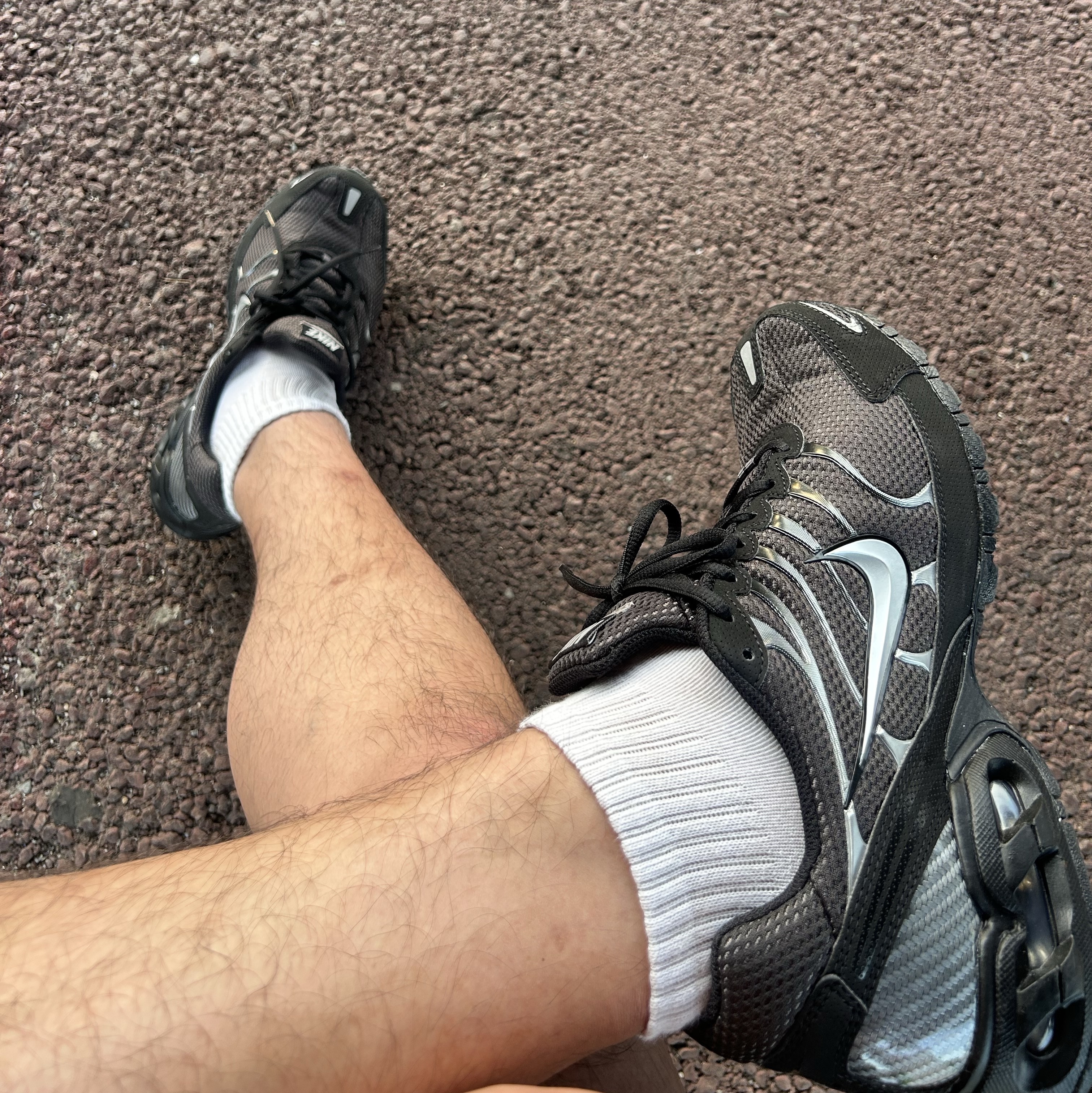 Nike Air Max Torch 4 Anthracite Metallic Silver 착용 스타일