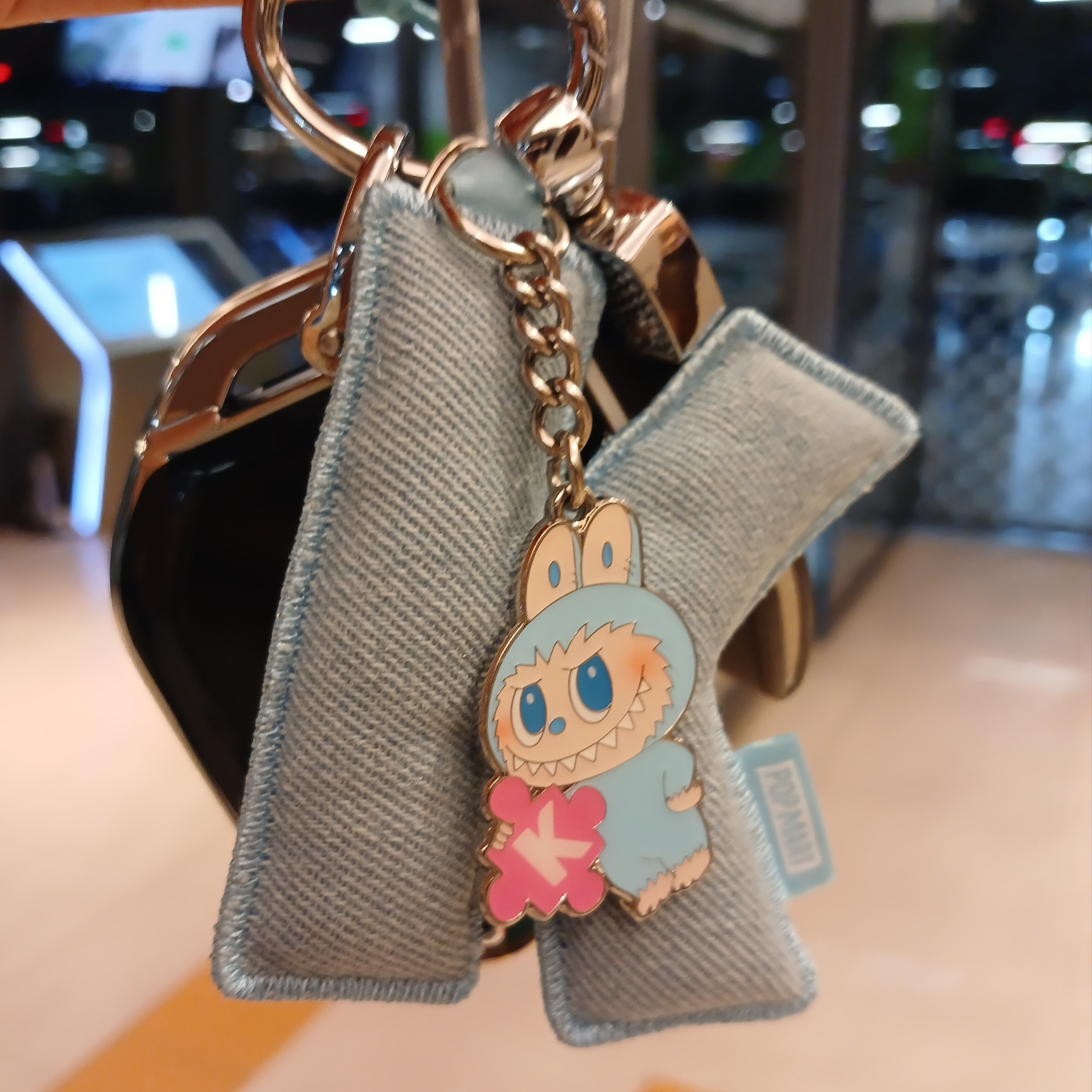 Pop Mart Labubu The Monsters Pin For Love Series - Letter Pendant (A-M) K (Opened Case) 착용 스타일