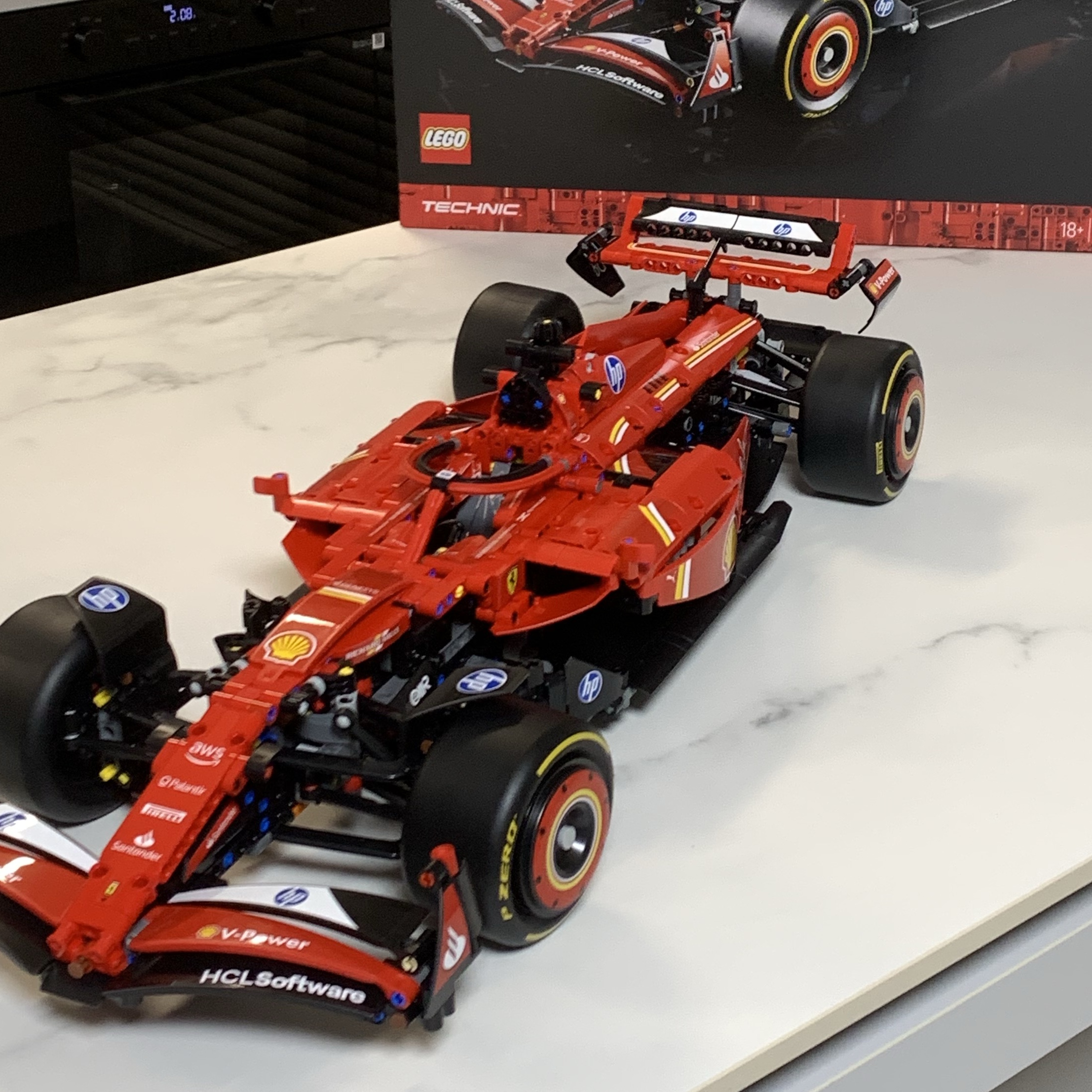 Lego Ferrari SF-24 F1 Car 착용 스타일
