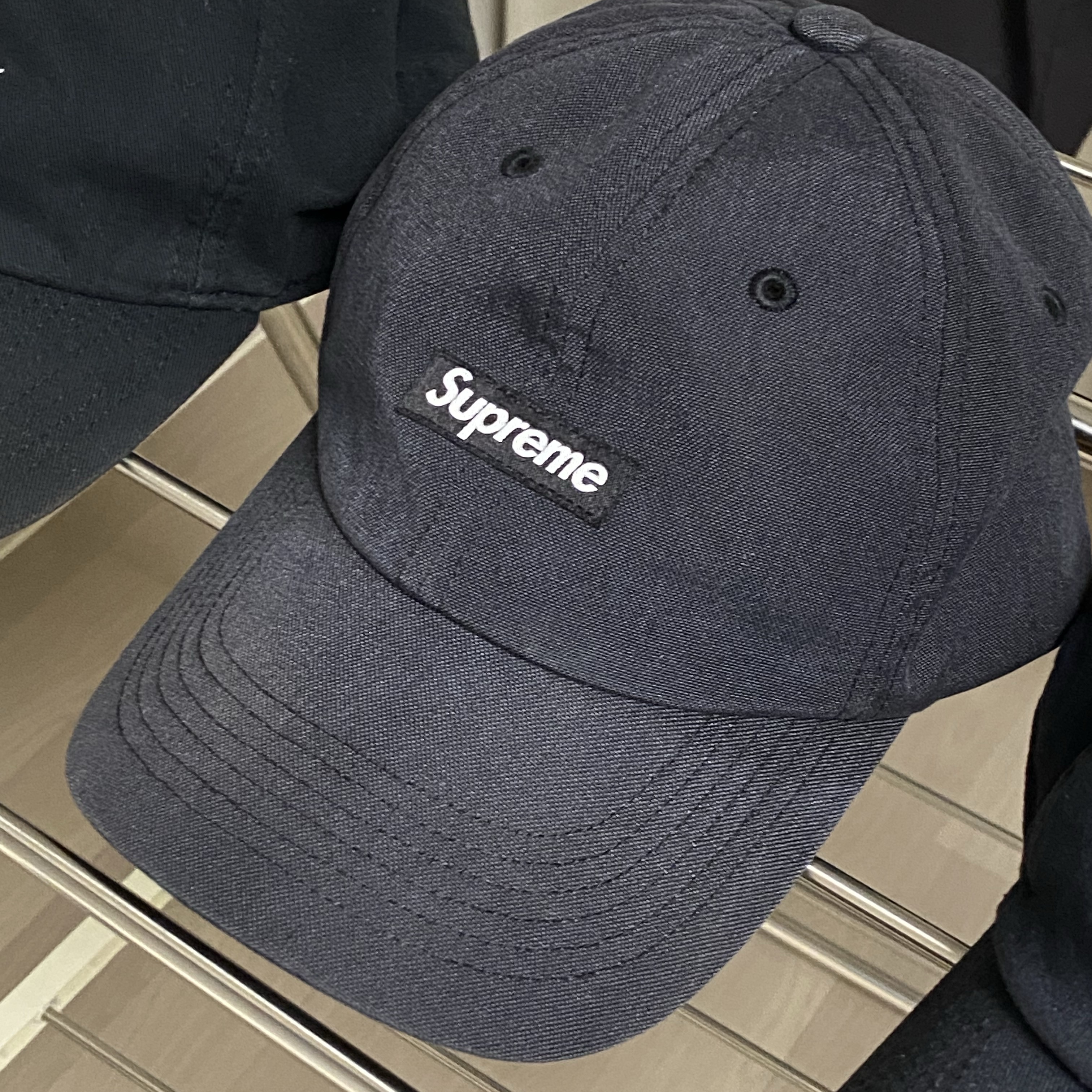 Supreme Brushed Cordura Small Box 6-Panel Black - 22FW 착용 스타일