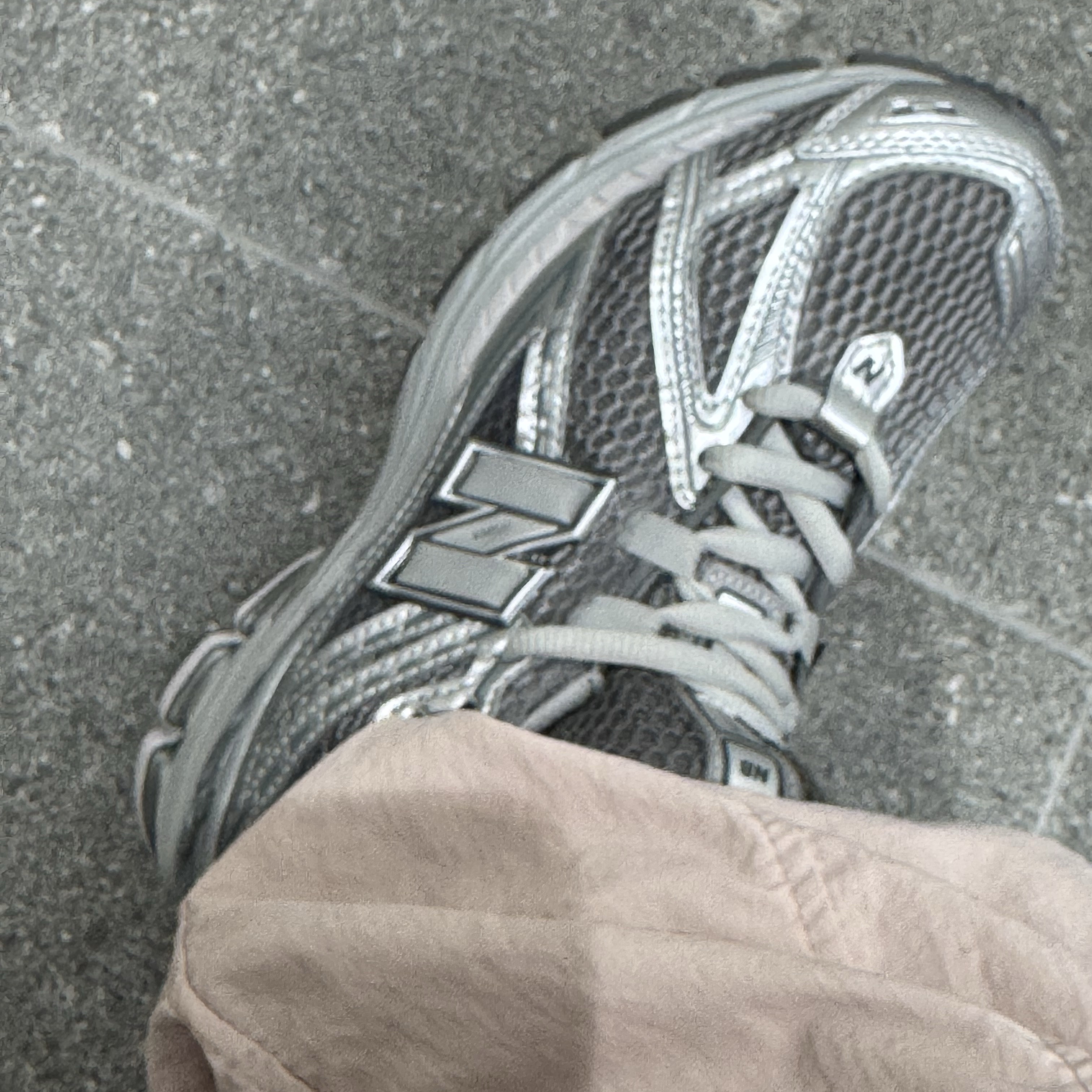 New Balance 1906R Harbor Grey Silver Metalic 착용 스타일