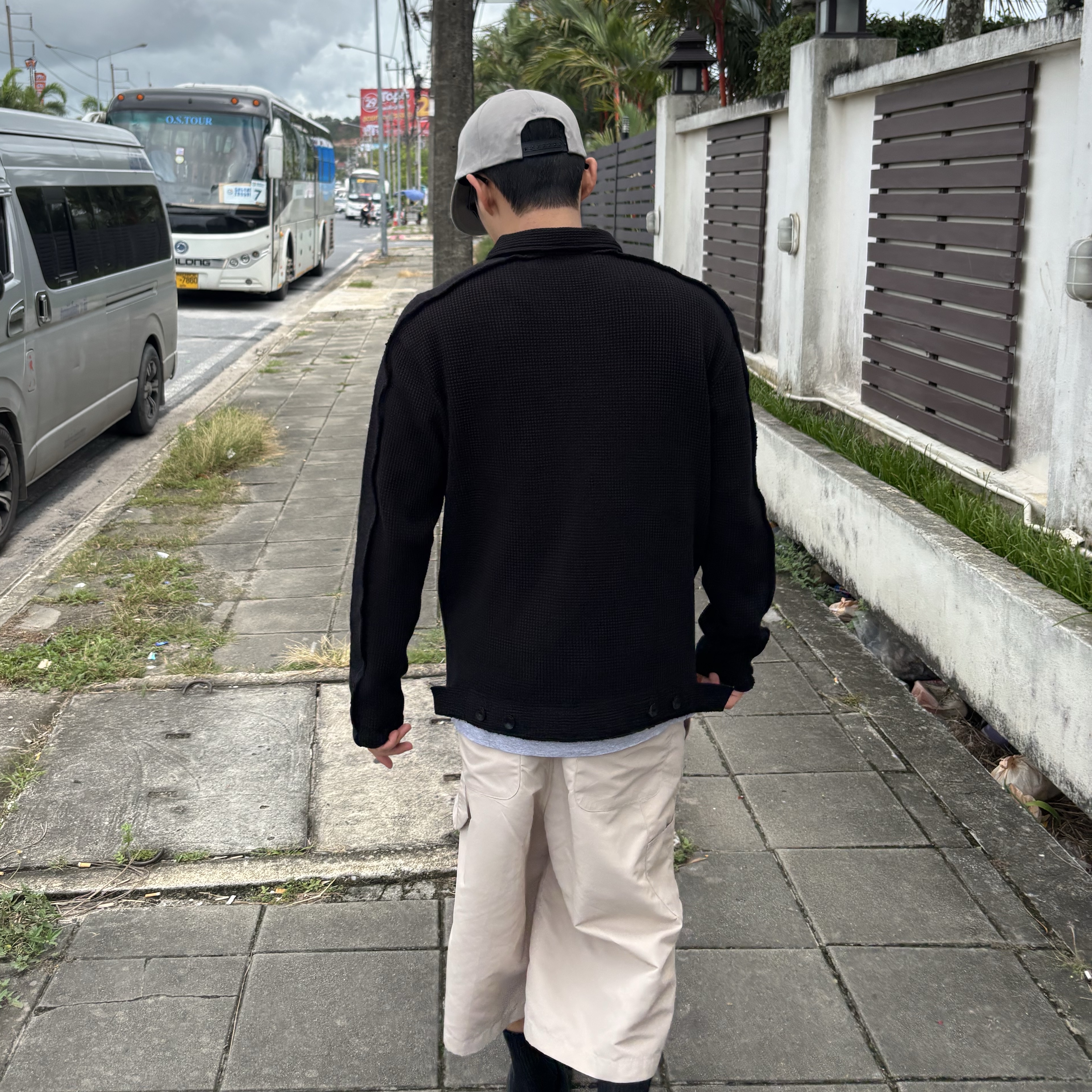 MJD x Koin Seoul Two Tuck Re-Nylon Wide Carpenter Bermuda Pants Beige, Xlim Ep.7 03 Jacket Black 착용 스타일 - 2