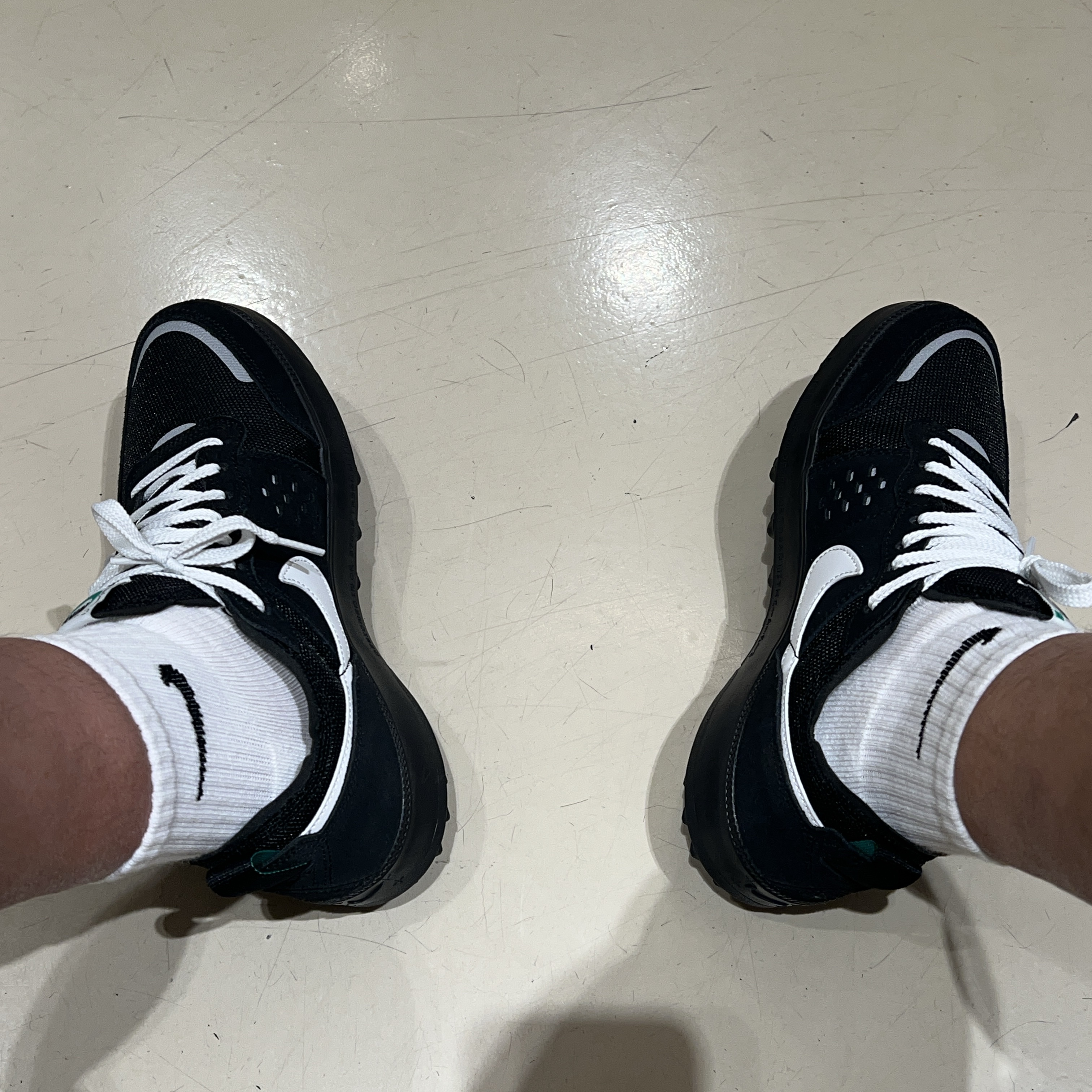 Nike C1TY Black Stadium Green 착용 스타일