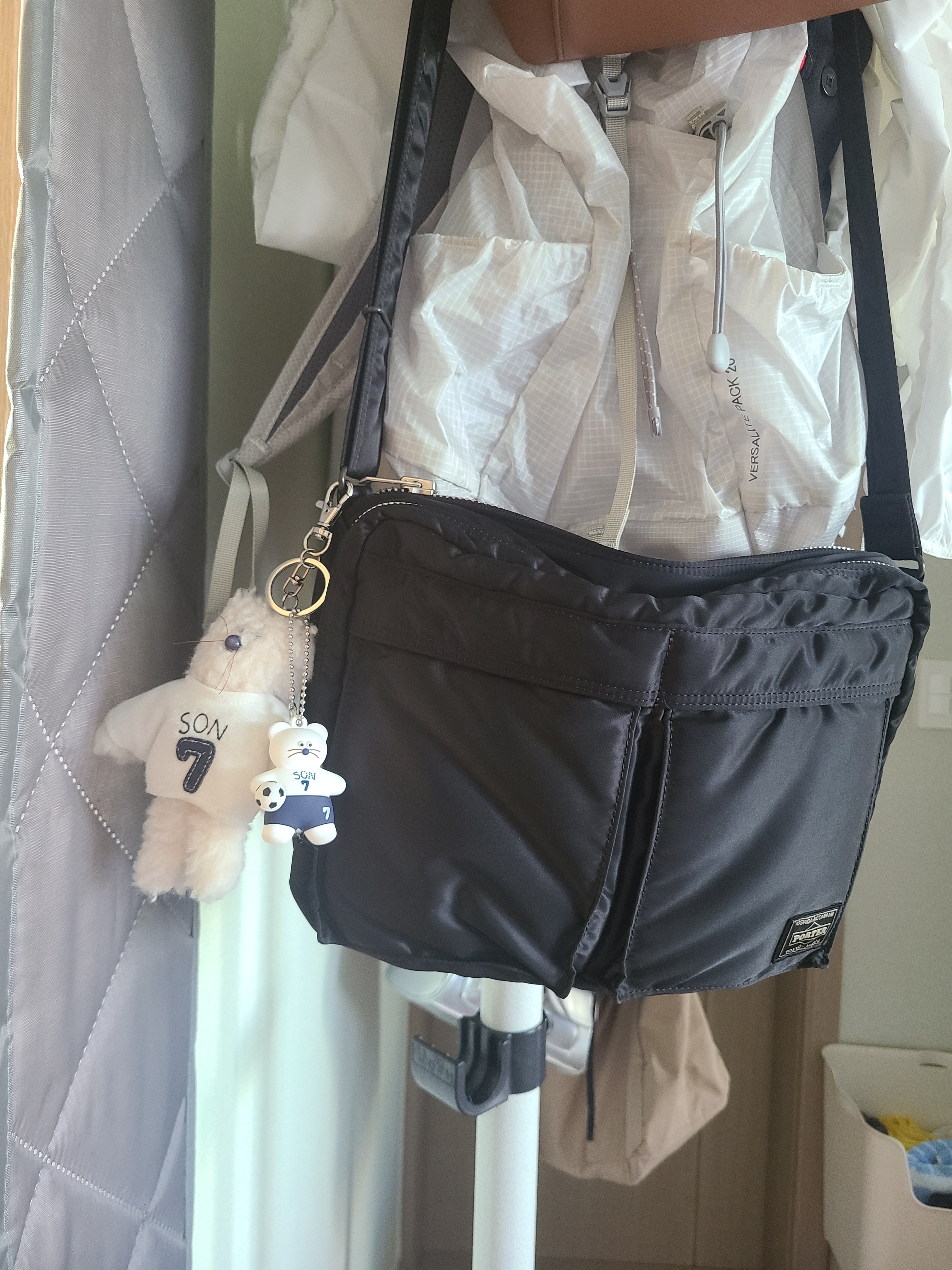 Levi’s x Undercover UC1E9802 T-Shirt Black, Porter All New Tanker Sling Bag Zip L Black 착용 스타일 - 6
