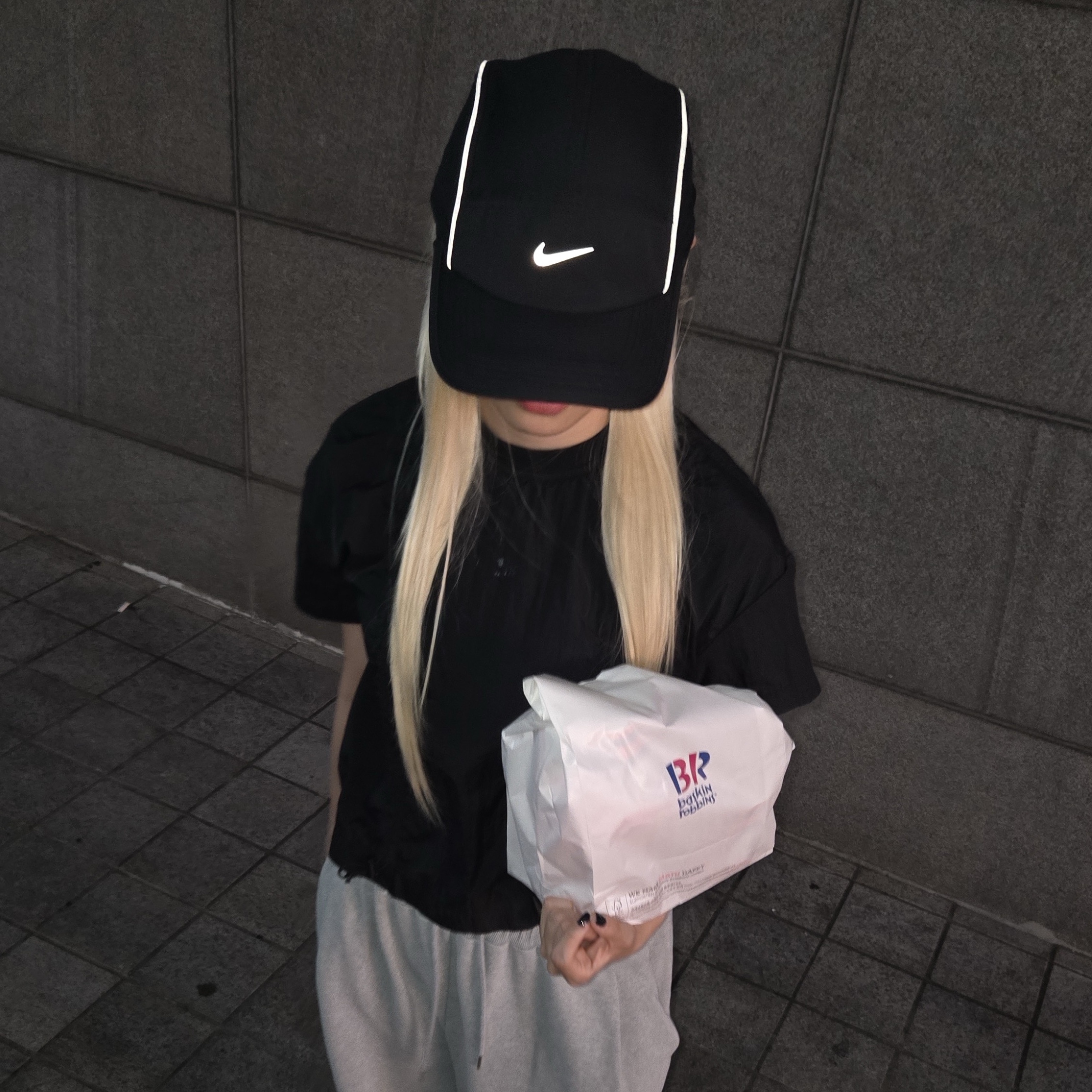 Nike Dri-Fit AeroBill Featherlight Perforated Running Cap Black 착용 스타일 - 1
