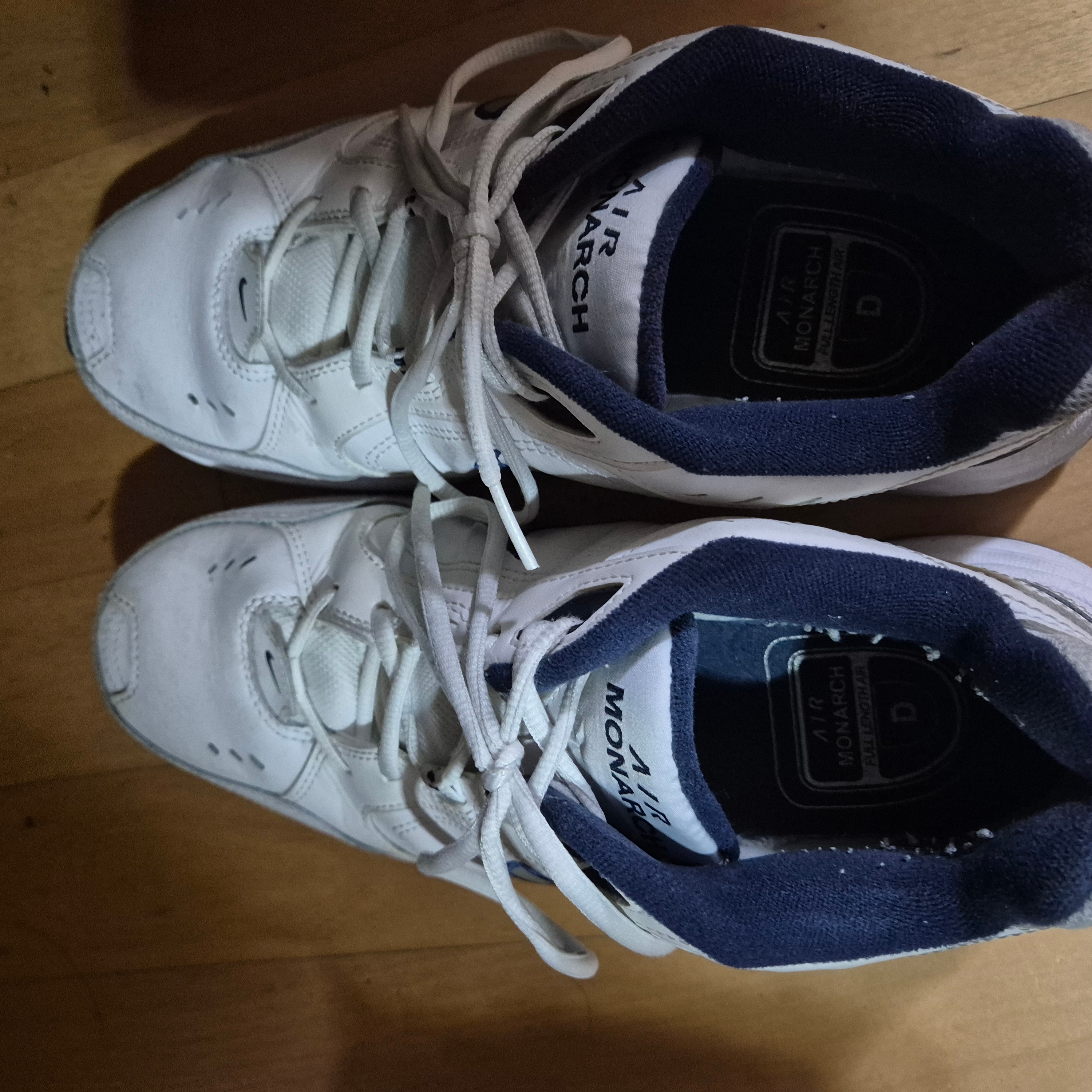 Nike Air Monarch IV White Navy 착용 스타일