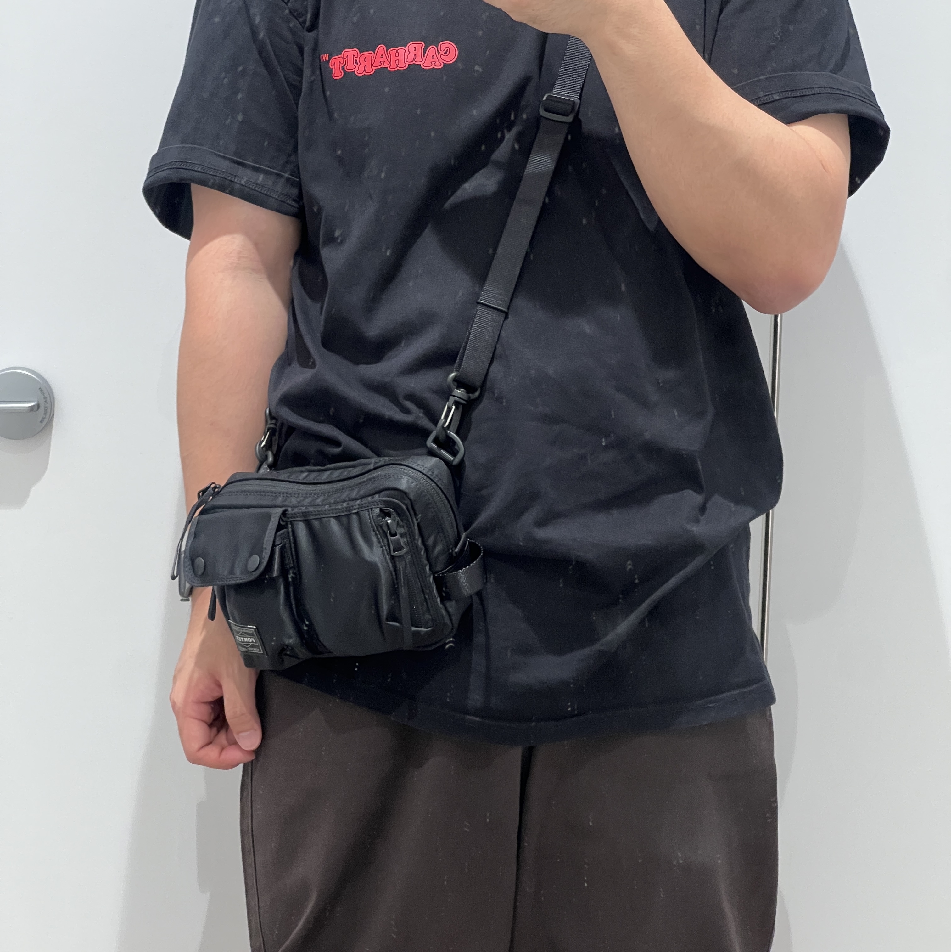 Porter Compart Shoulder Bag Black 착용 스타일