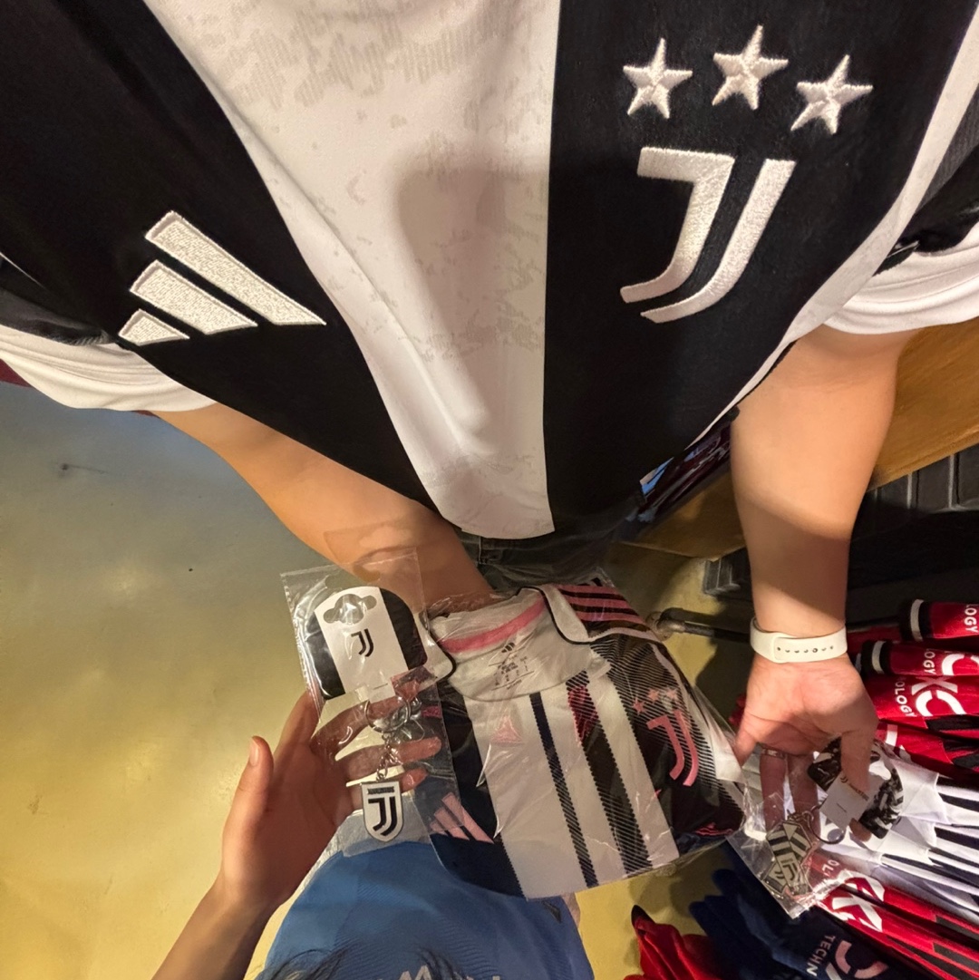 Adidas Juventus 2024/25 Home Jersey White Black - KR Sizing (Non Marking Ver.), Adidas Juventus 25/26 Home Jersey White Black - KR Sizing (Non Marking Ver.) 착용 스타일 - 2