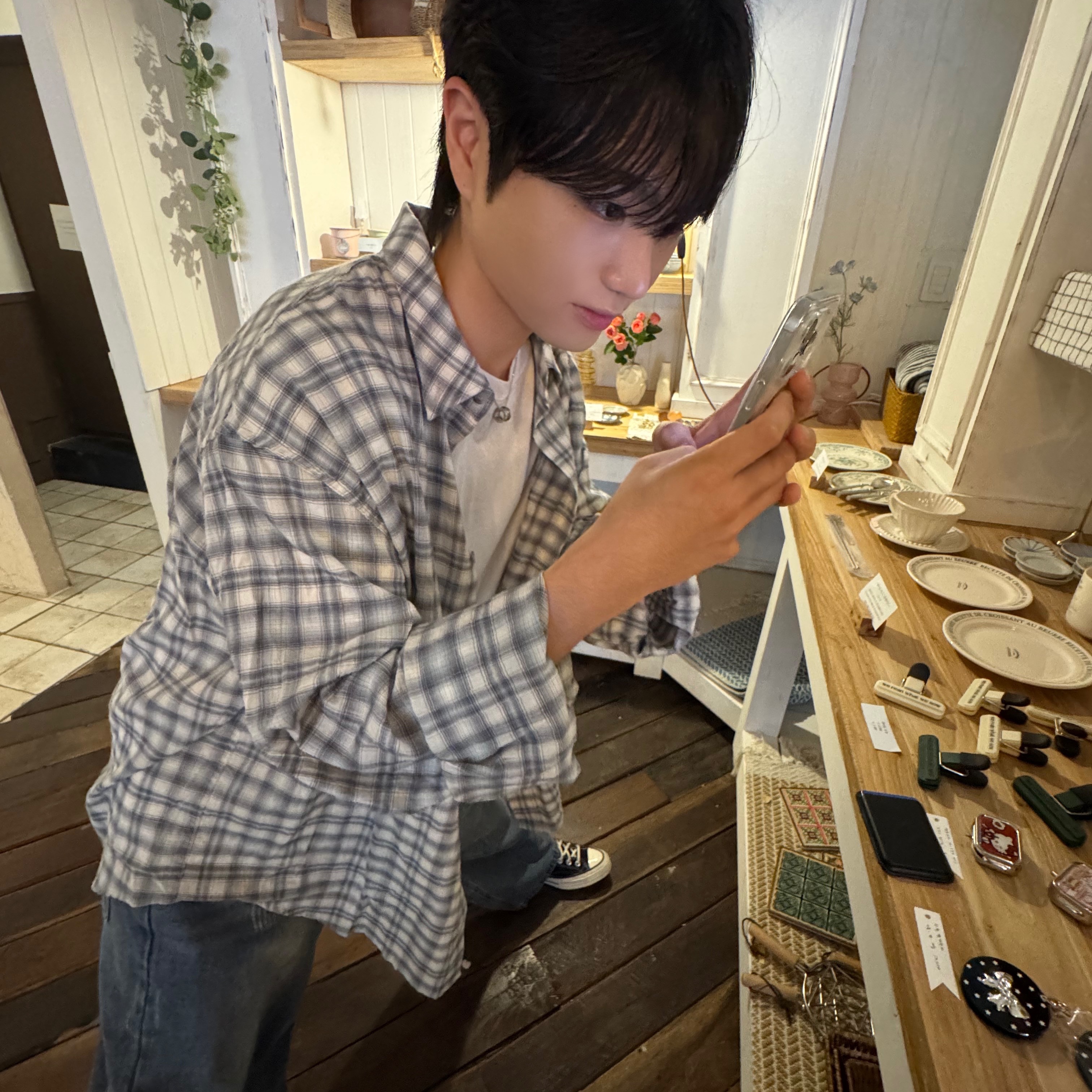 Undermycar Mu.37 Anti Fxxking Logo Play Basic Long Sleeve Check Shirts White Blue 착용 스타일 - 2