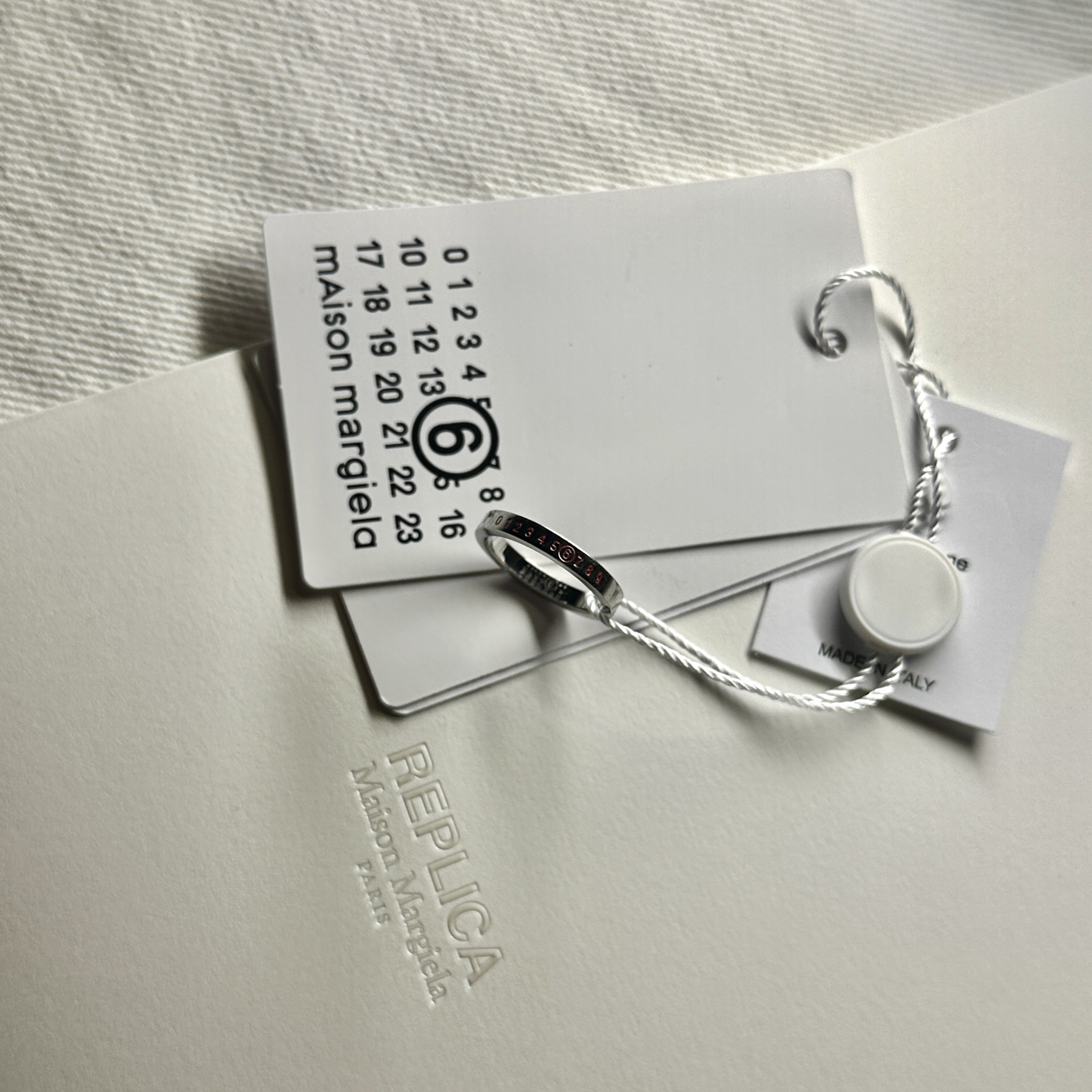 (W) MM6 Maison Margiela Year of The Snake Minimal Numeric Ring Polished Silver Red 착용 스타일